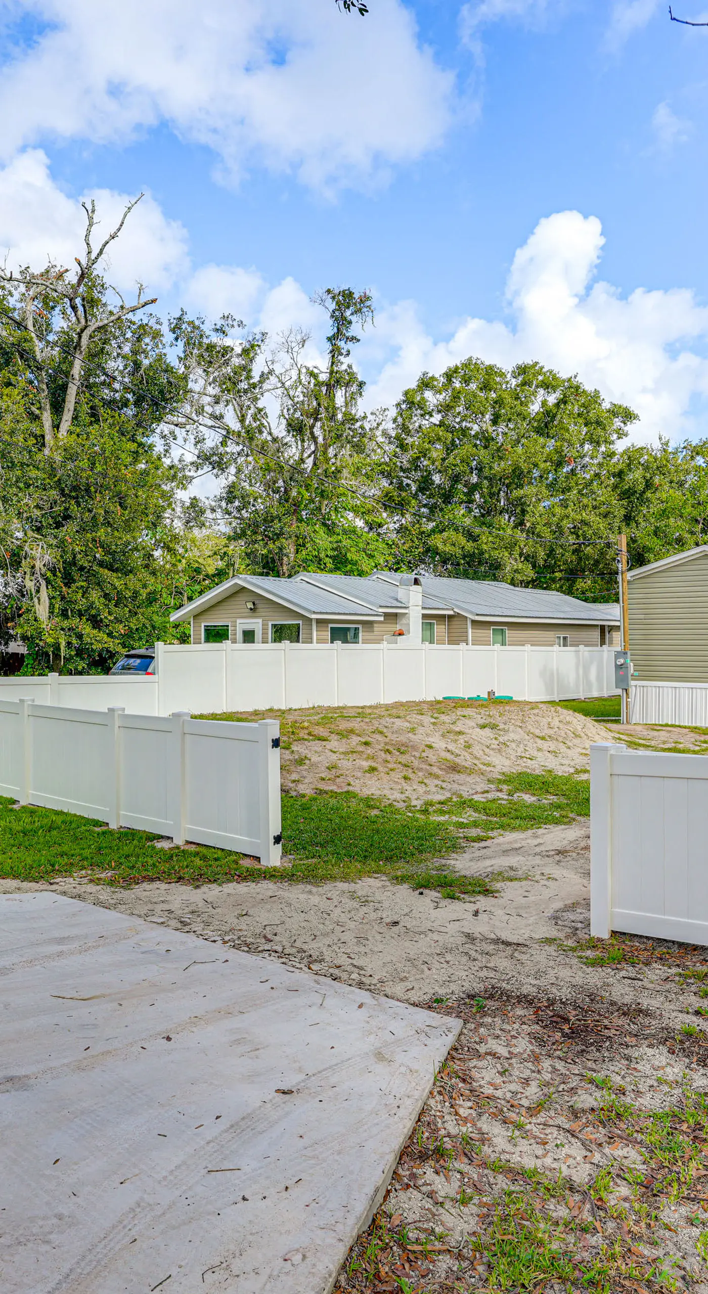 Sleek Home Near Downtown Lakeland w/ Yard!