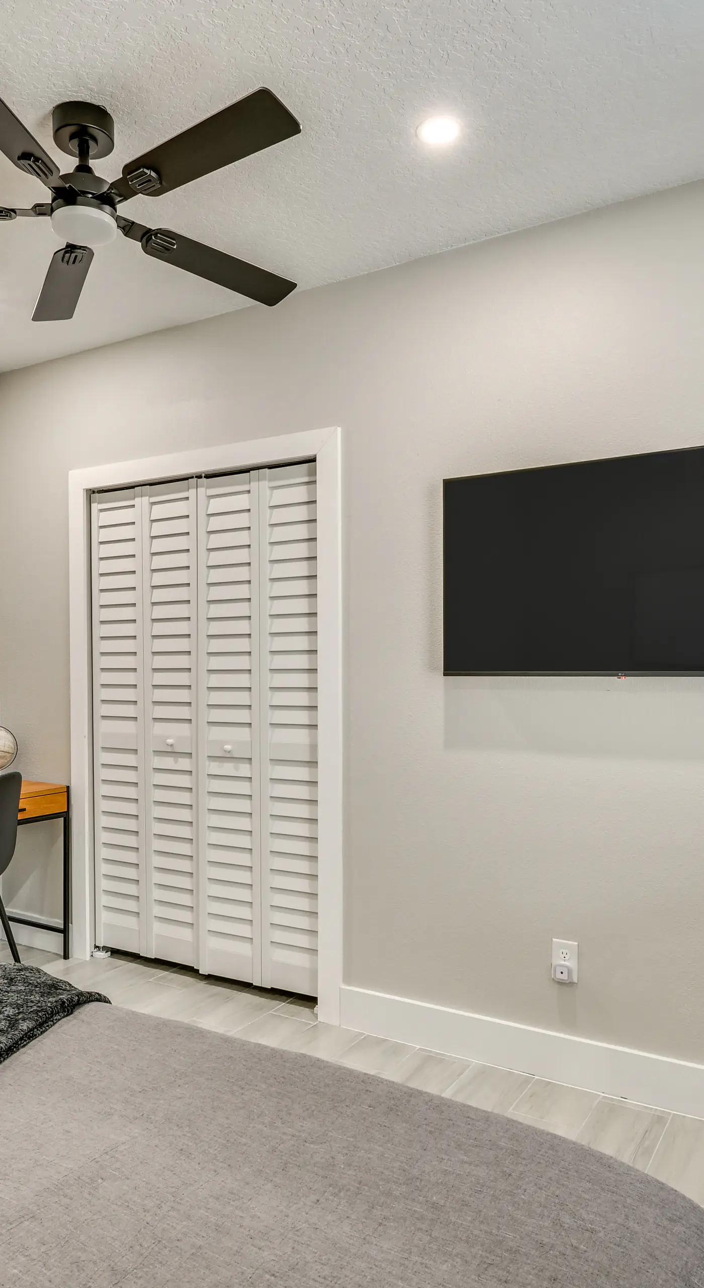 Modern Lakeland Golf Retreat w/ Putting Green
