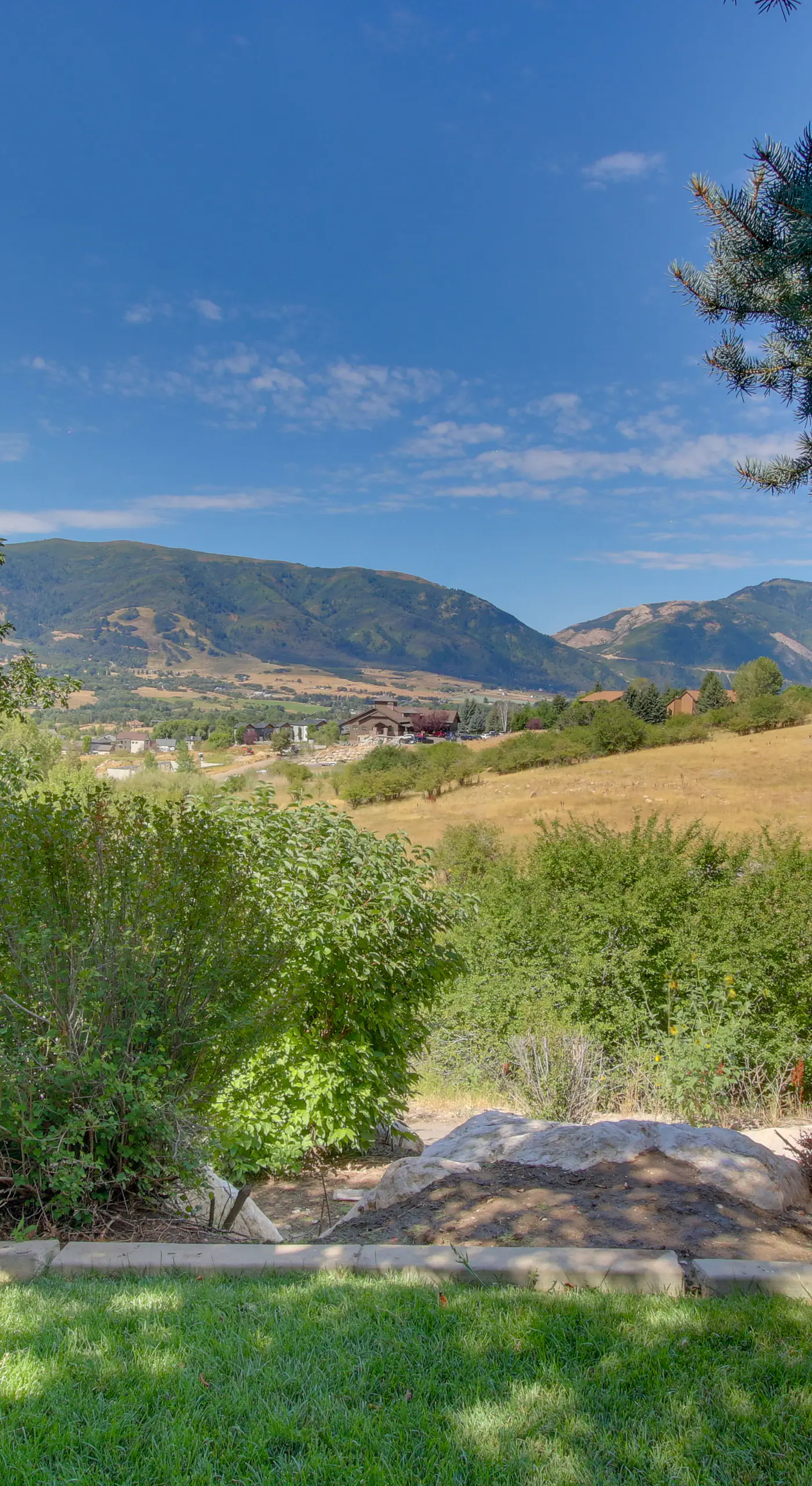 Eden Townhome w/ Mtn View + Shuttle to Powder Mtn!