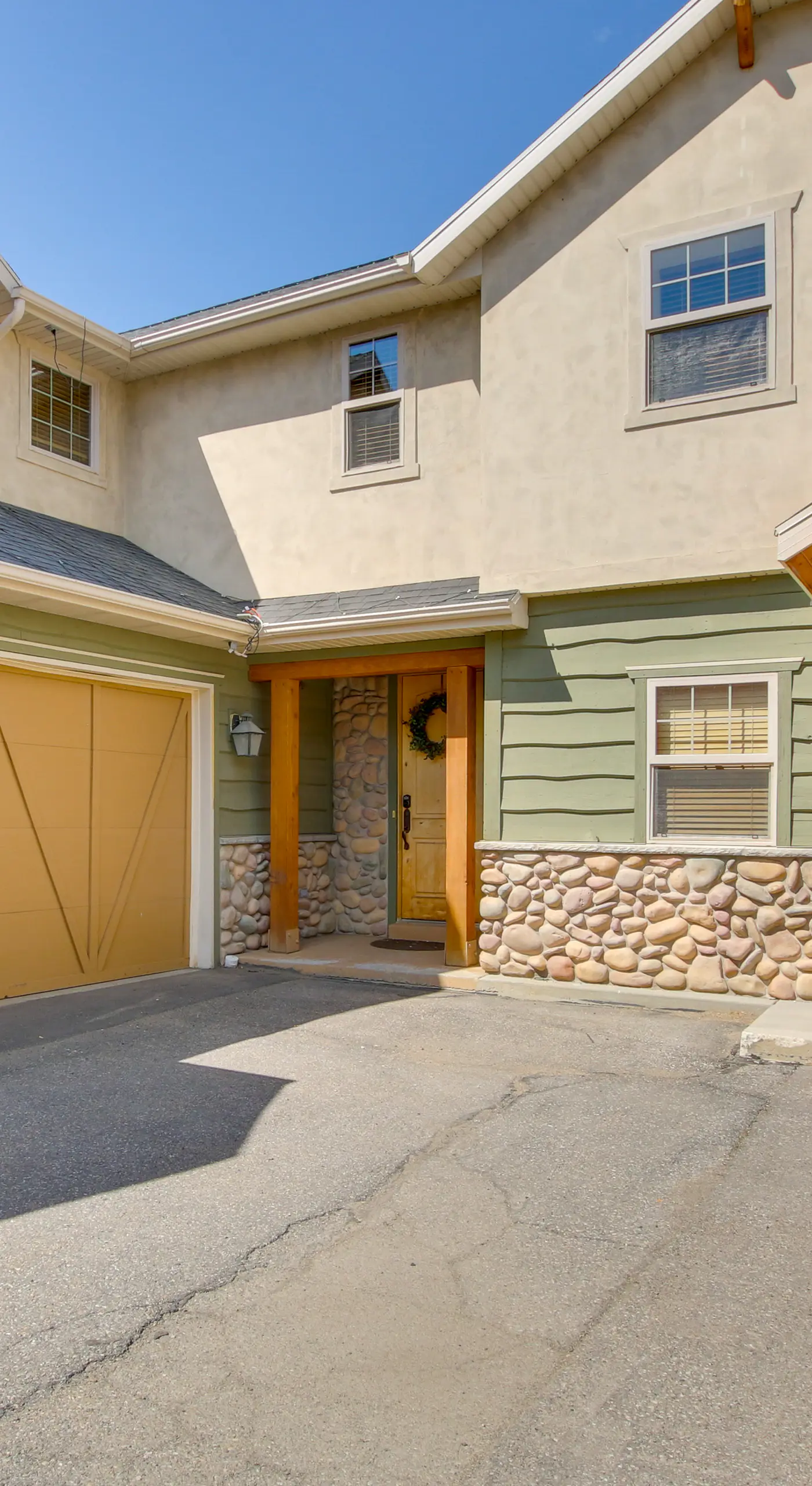 Eden Townhome w/ Mtn View + Shuttle to Powder Mtn!