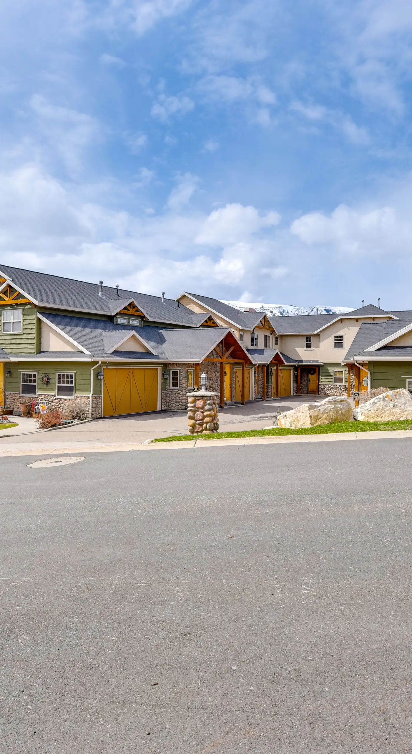 Eden Townhome w/ Mtn View + Shuttle to Powder Mtn!