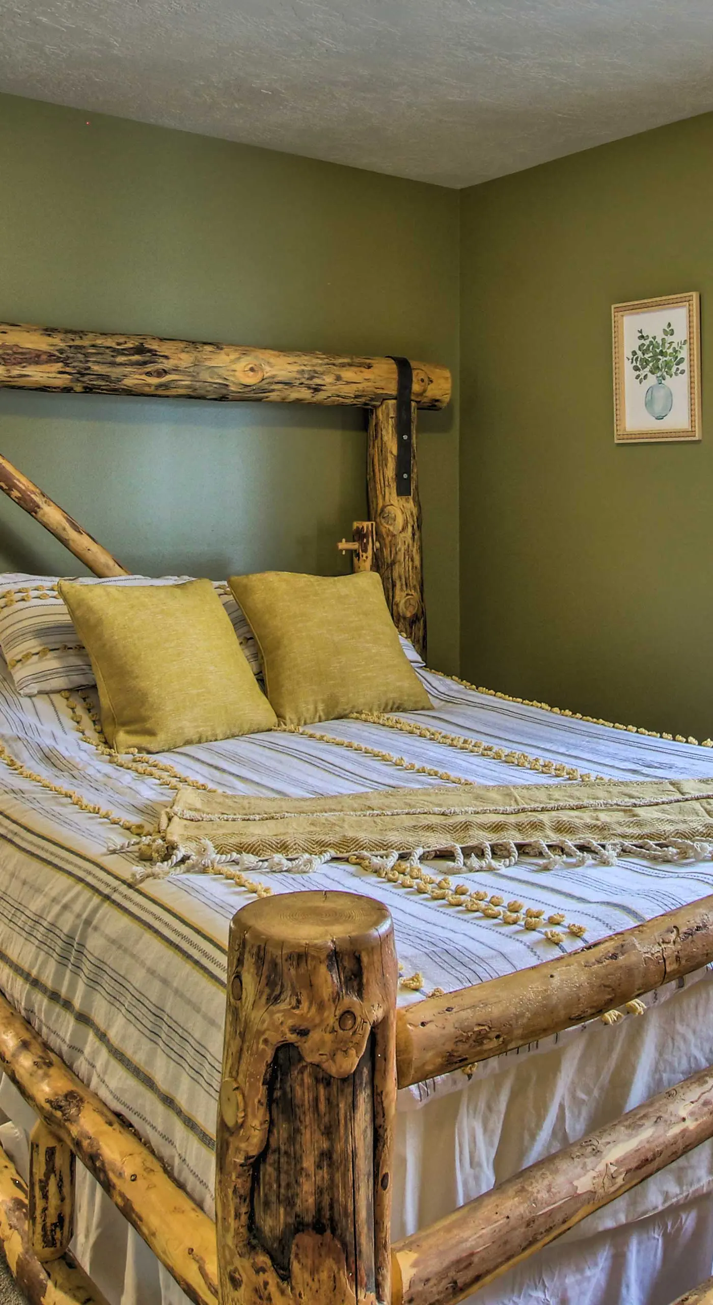 Cozy Eden Condo w/ Mtn Views in Wolf Creek Resort!