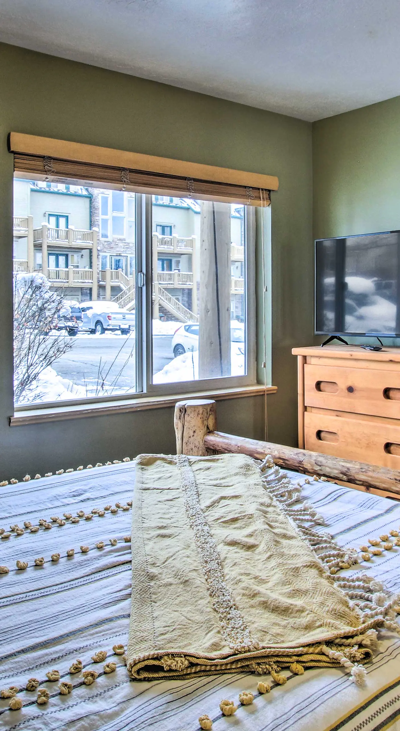 Cozy Eden Condo w/ Mtn Views in Wolf Creek Resort!