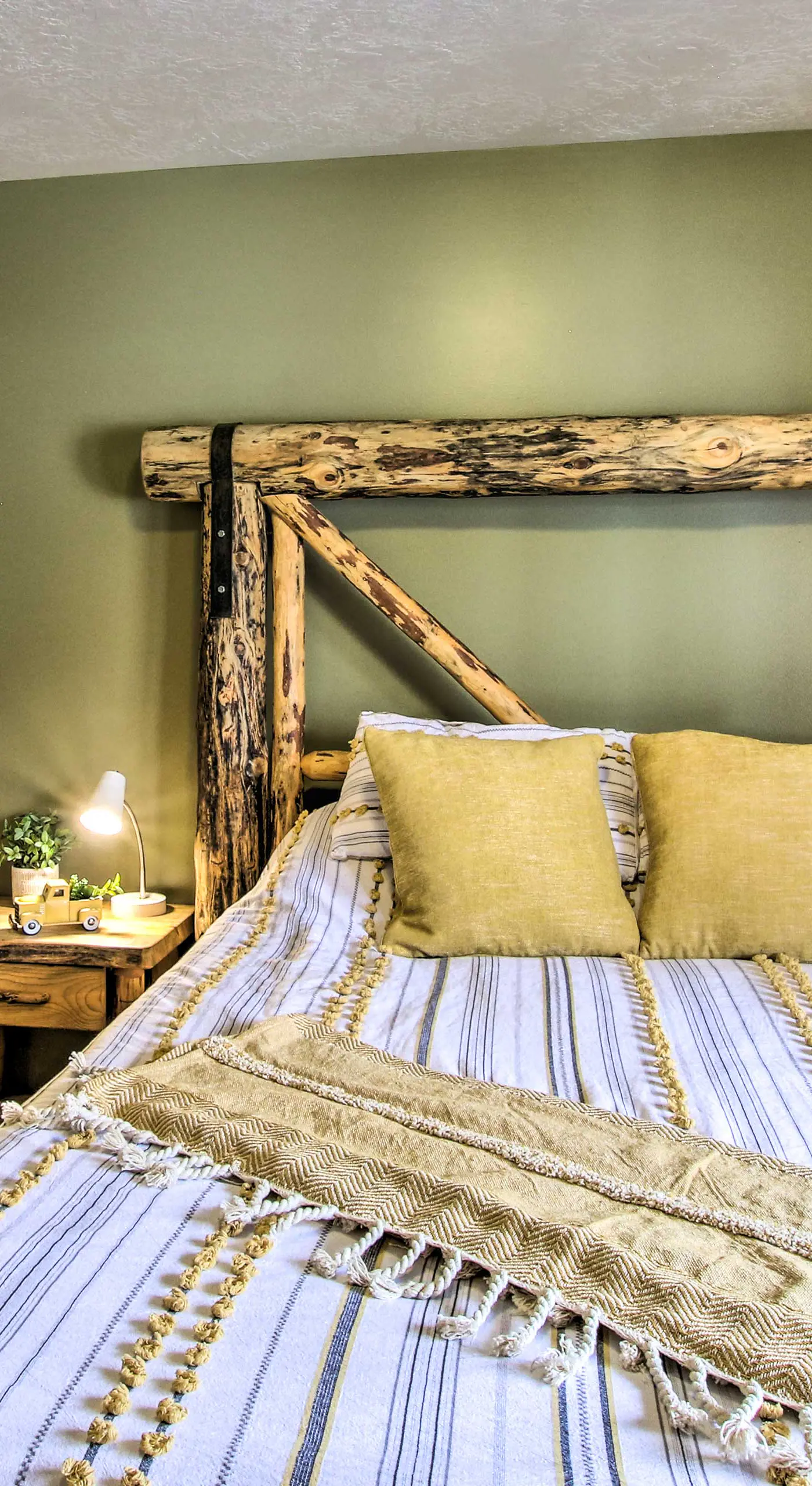 Cozy Eden Condo w/ Mtn Views in Wolf Creek Resort!