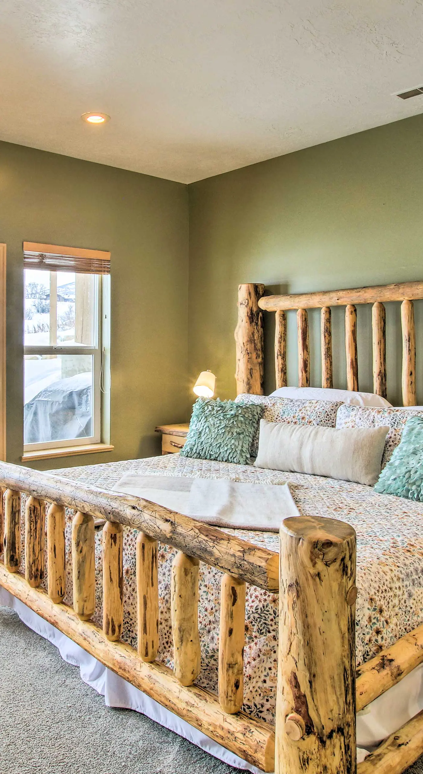 Cozy Eden Condo w/ Mtn Views in Wolf Creek Resort!