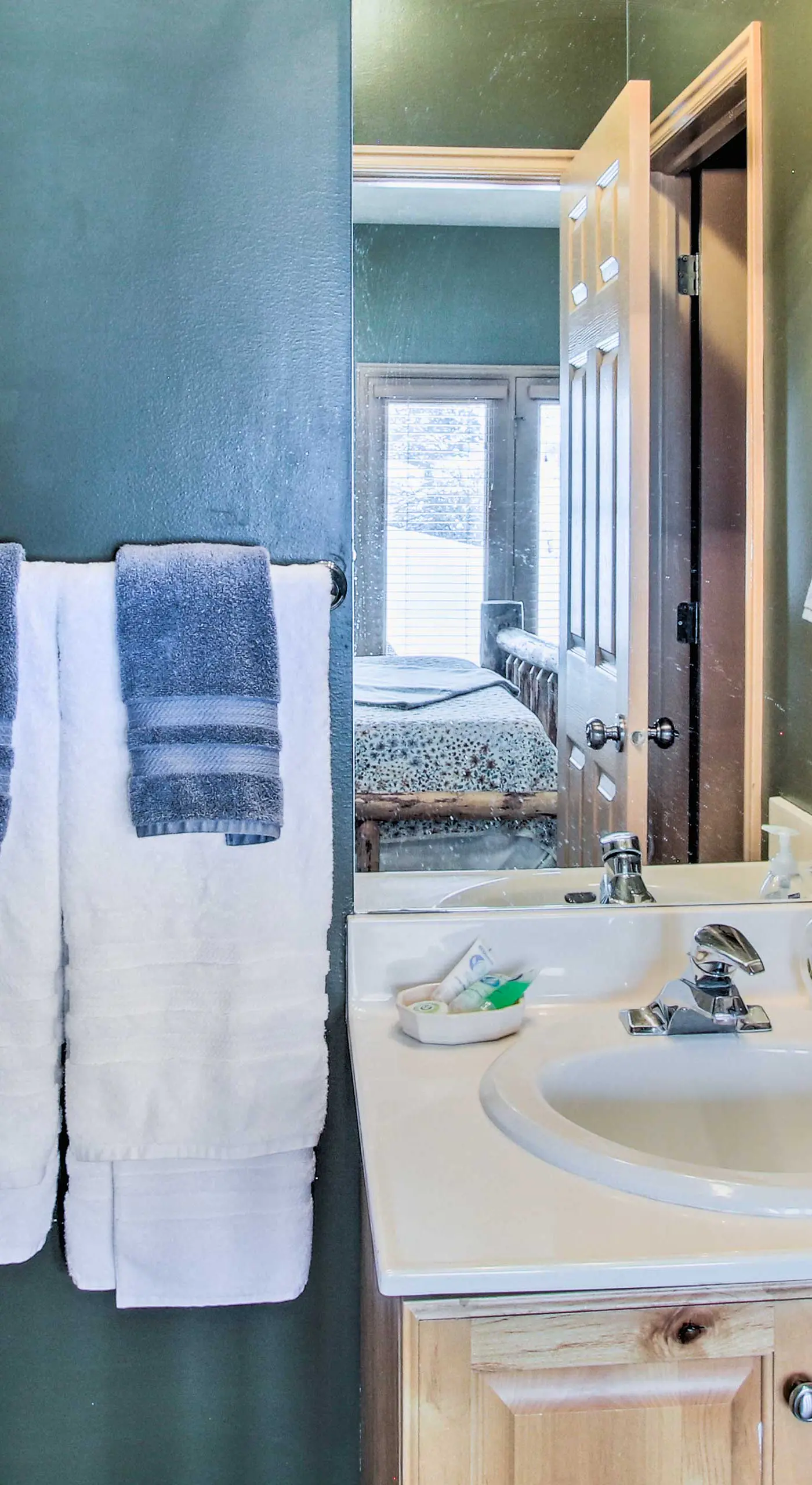 Cozy Eden Condo w/ Mtn Views in Wolf Creek Resort!
