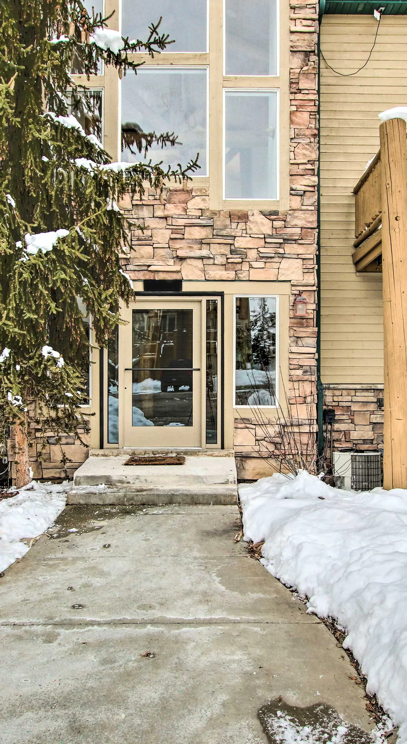 Cozy Eden Condo w/ Mtn Views in Wolf Creek Resort!