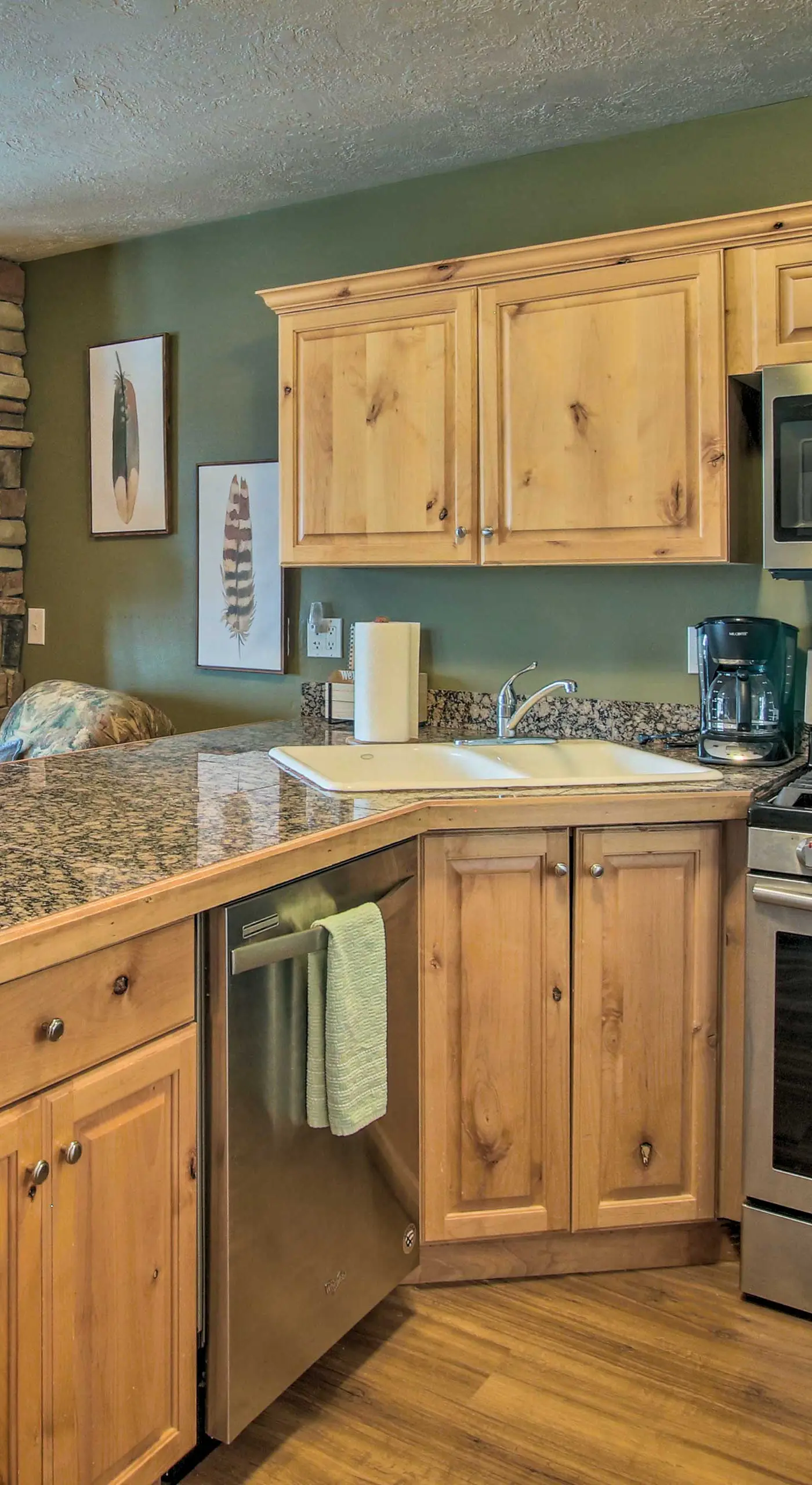 Cozy Eden Condo w/ Mtn Views in Wolf Creek Resort!