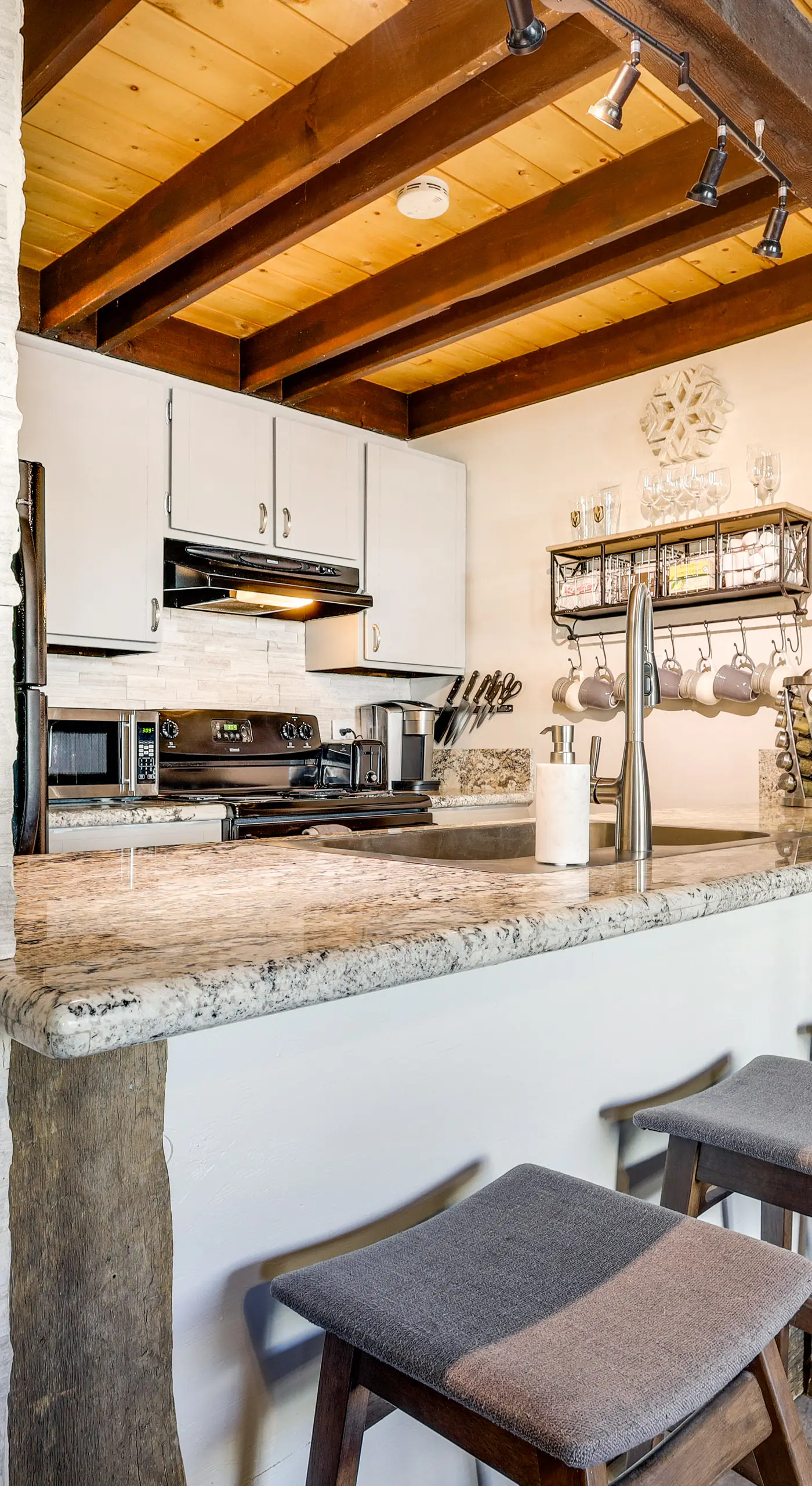 Townhome w/ Mtn View - Walk to Brian Head Lifts!