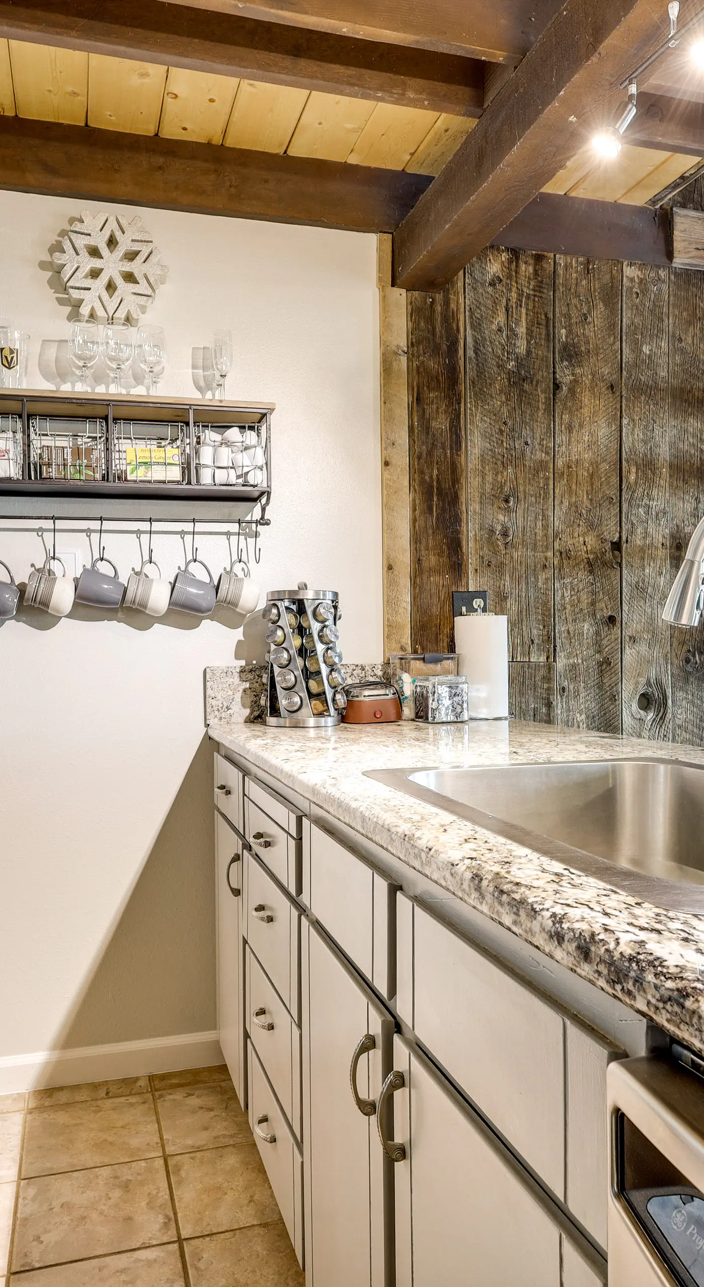 Townhome w/ Mtn View - Walk to Brian Head Lifts!