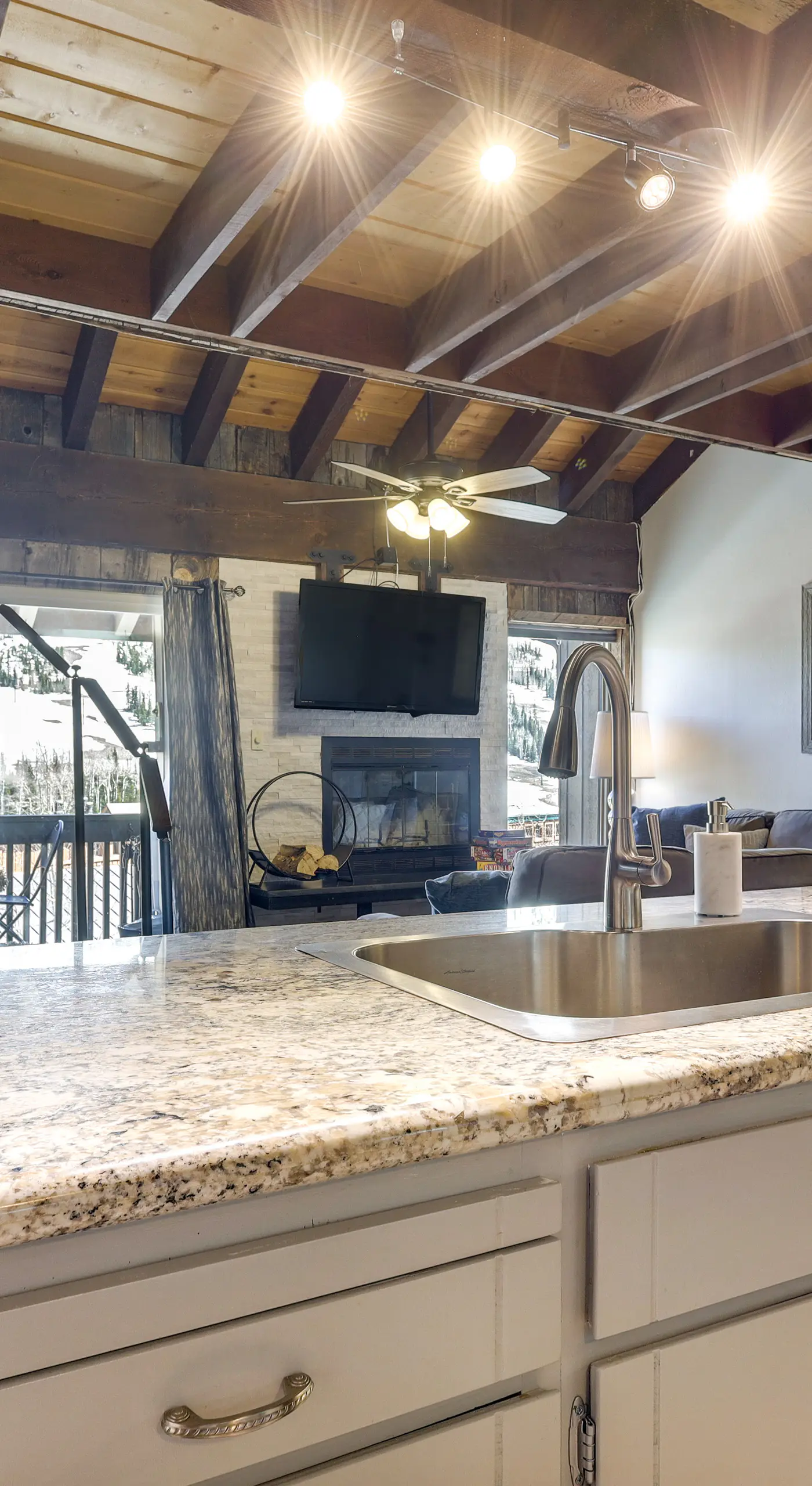 Townhome w/ Mtn View - Walk to Brian Head Lifts!