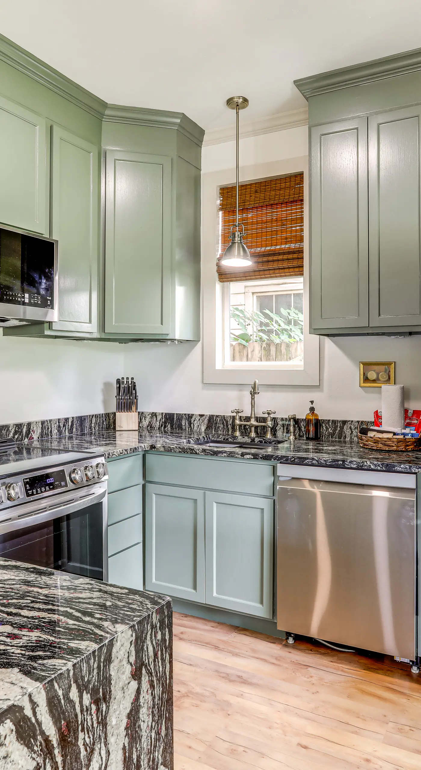 Large Yard: 'Pascagoula Peach' Home in Baton Rouge