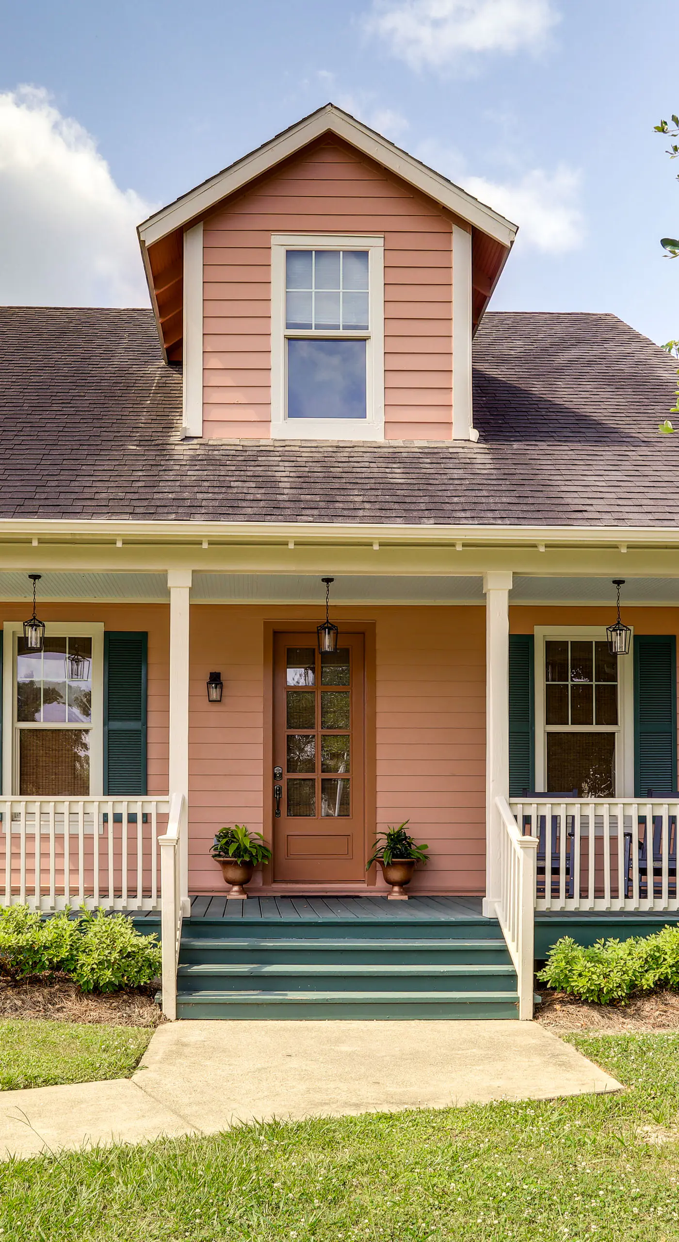 Large Yard: 'Pascagoula Peach' Home in Baton Rouge