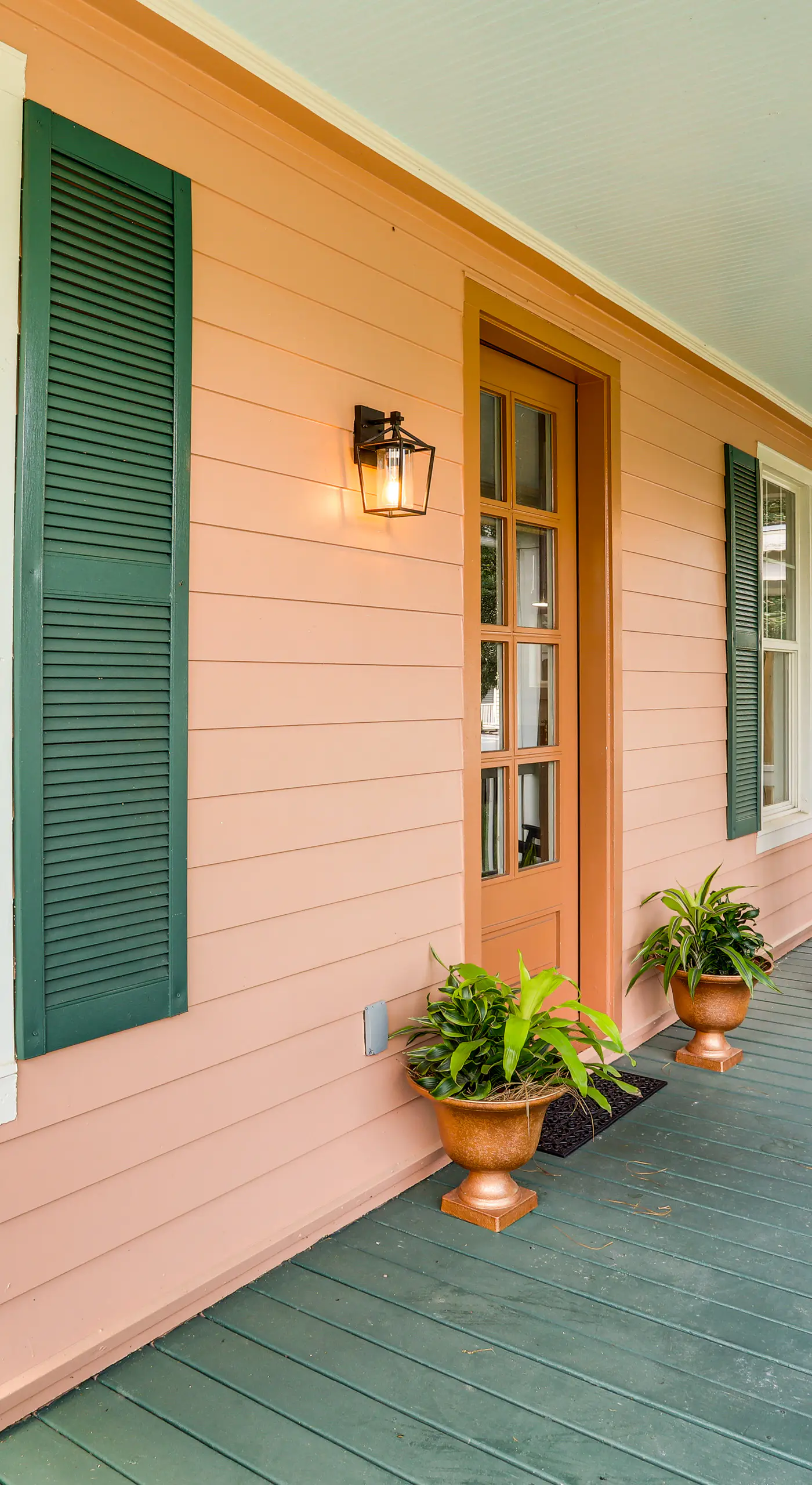 Large Yard: 'Pascagoula Peach' Home in Baton Rouge