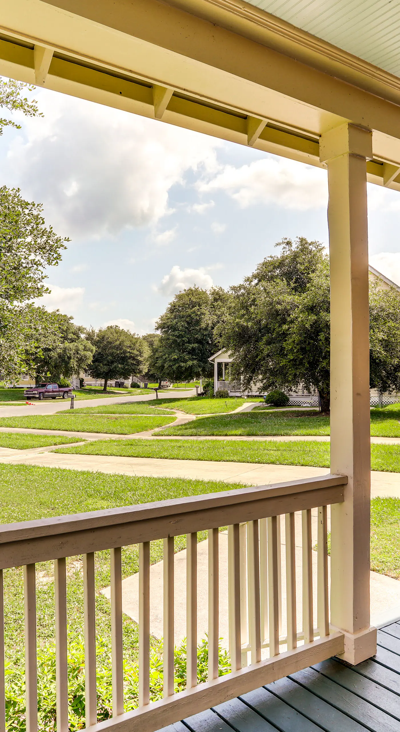 Large Yard: 'Pascagoula Peach' Home in Baton Rouge