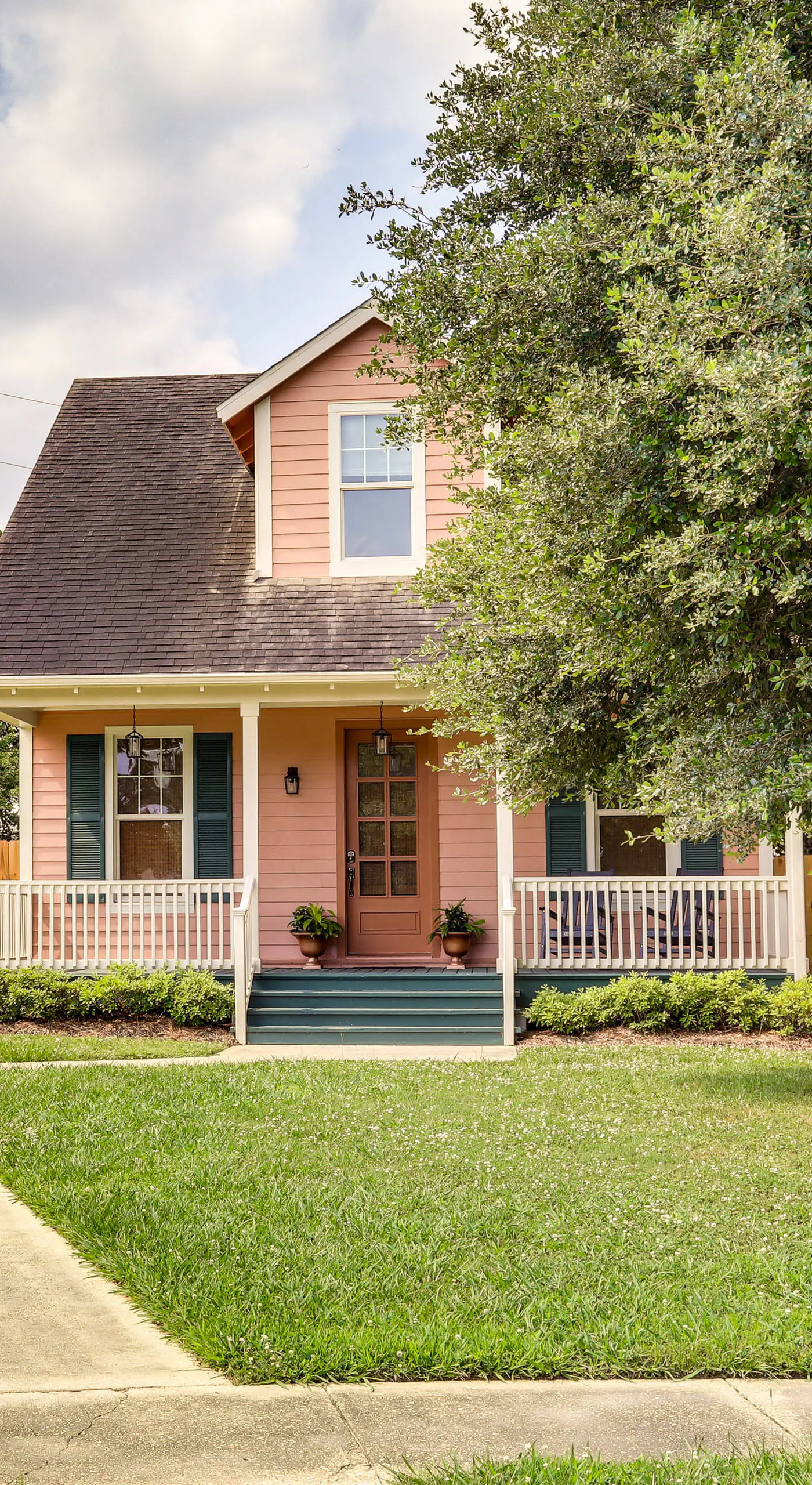 Large Yard: 'Pascagoula Peach' Home in Baton Rouge