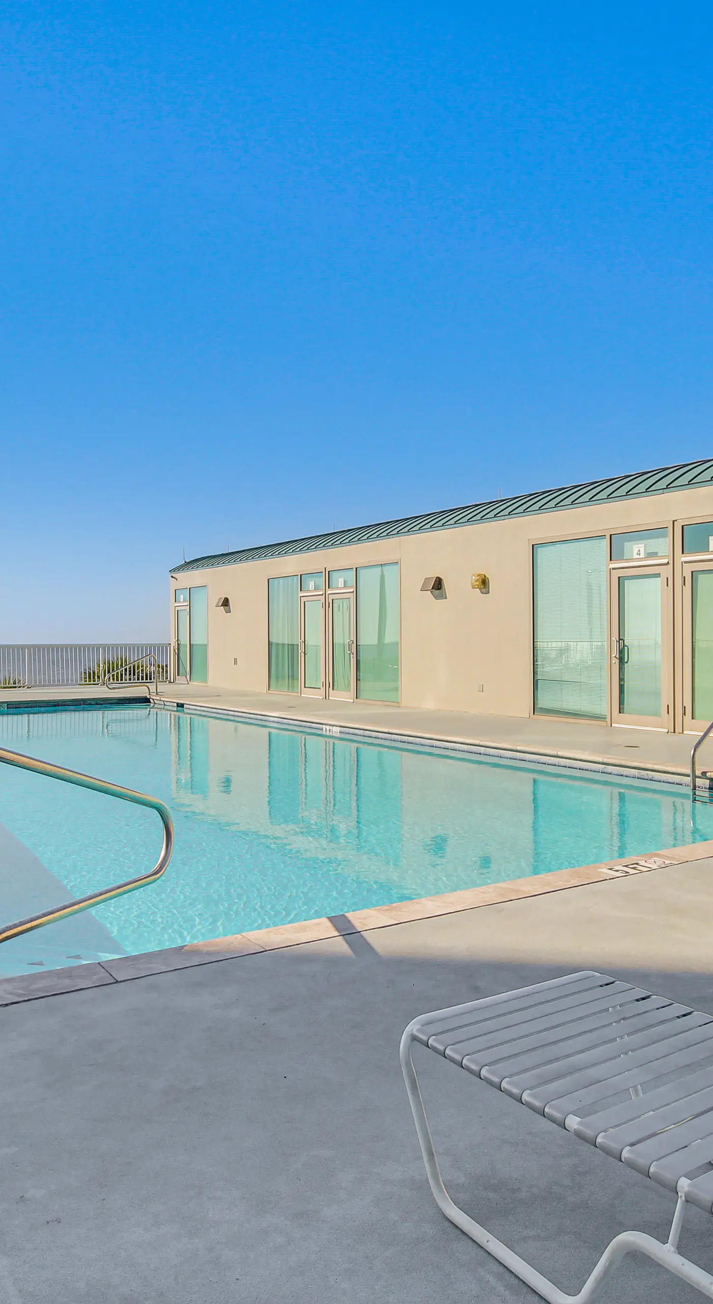 Beachfront Condo w/ Pool Access in Biloxi!