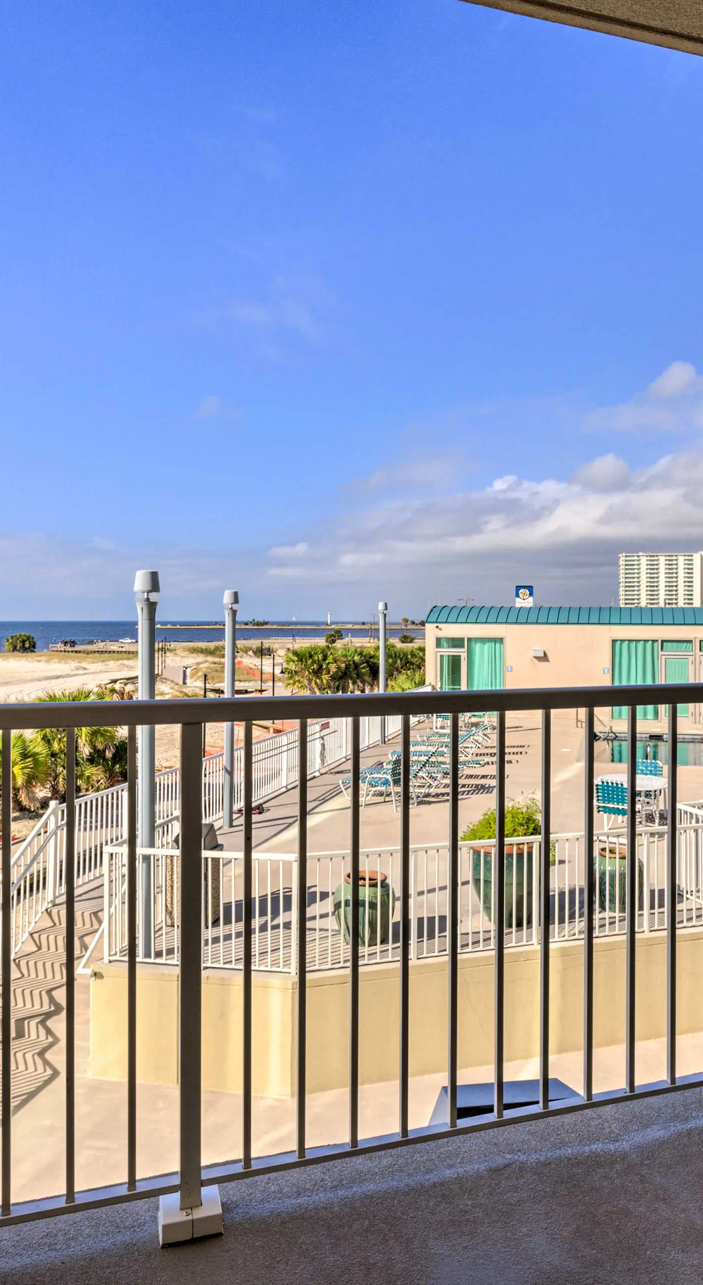 Sunny Beachfront Biloxi Condo w/ Resort Amenities!
