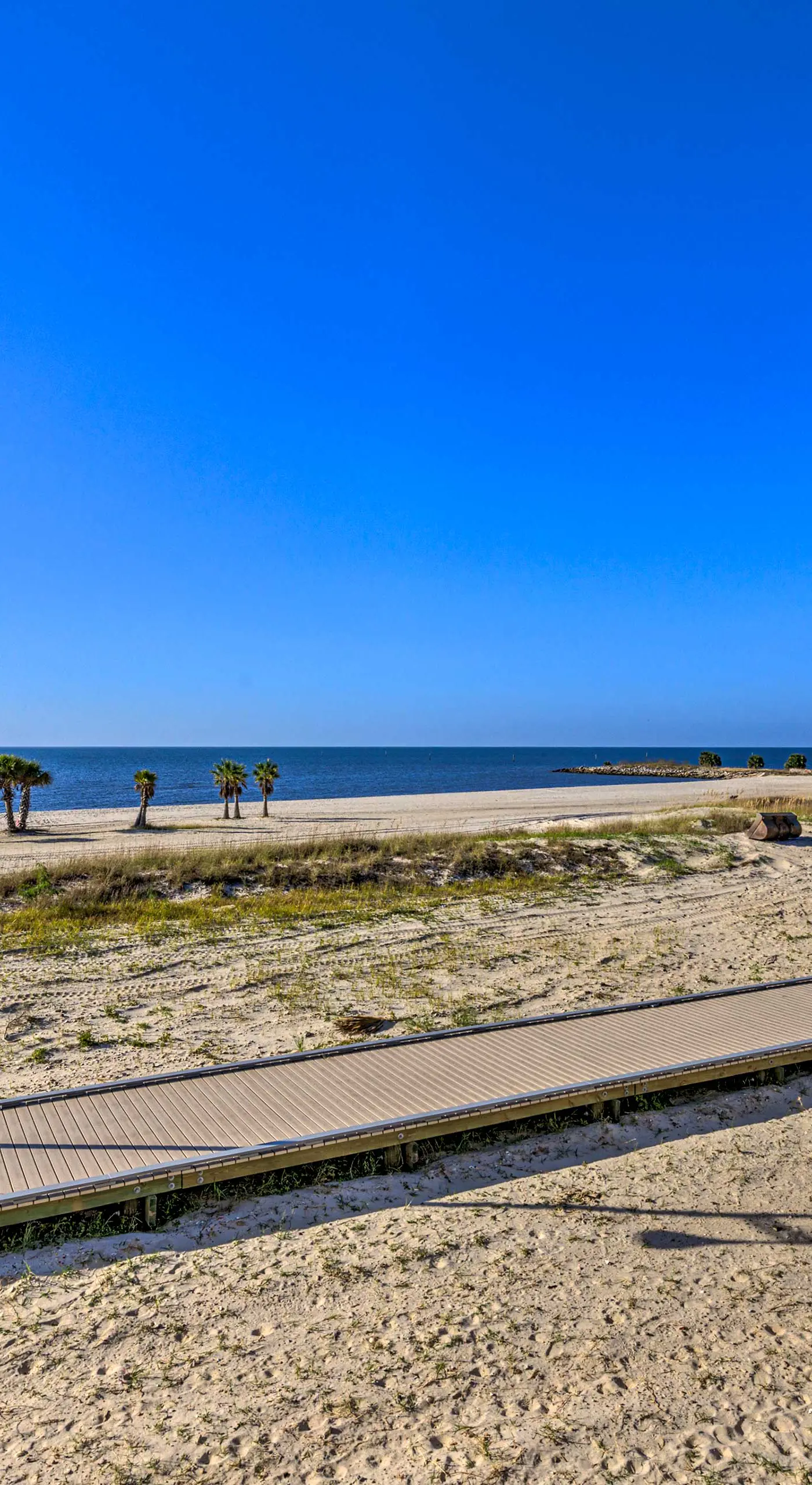 Sunny Beachfront Biloxi Condo w/ Resort Amenities!