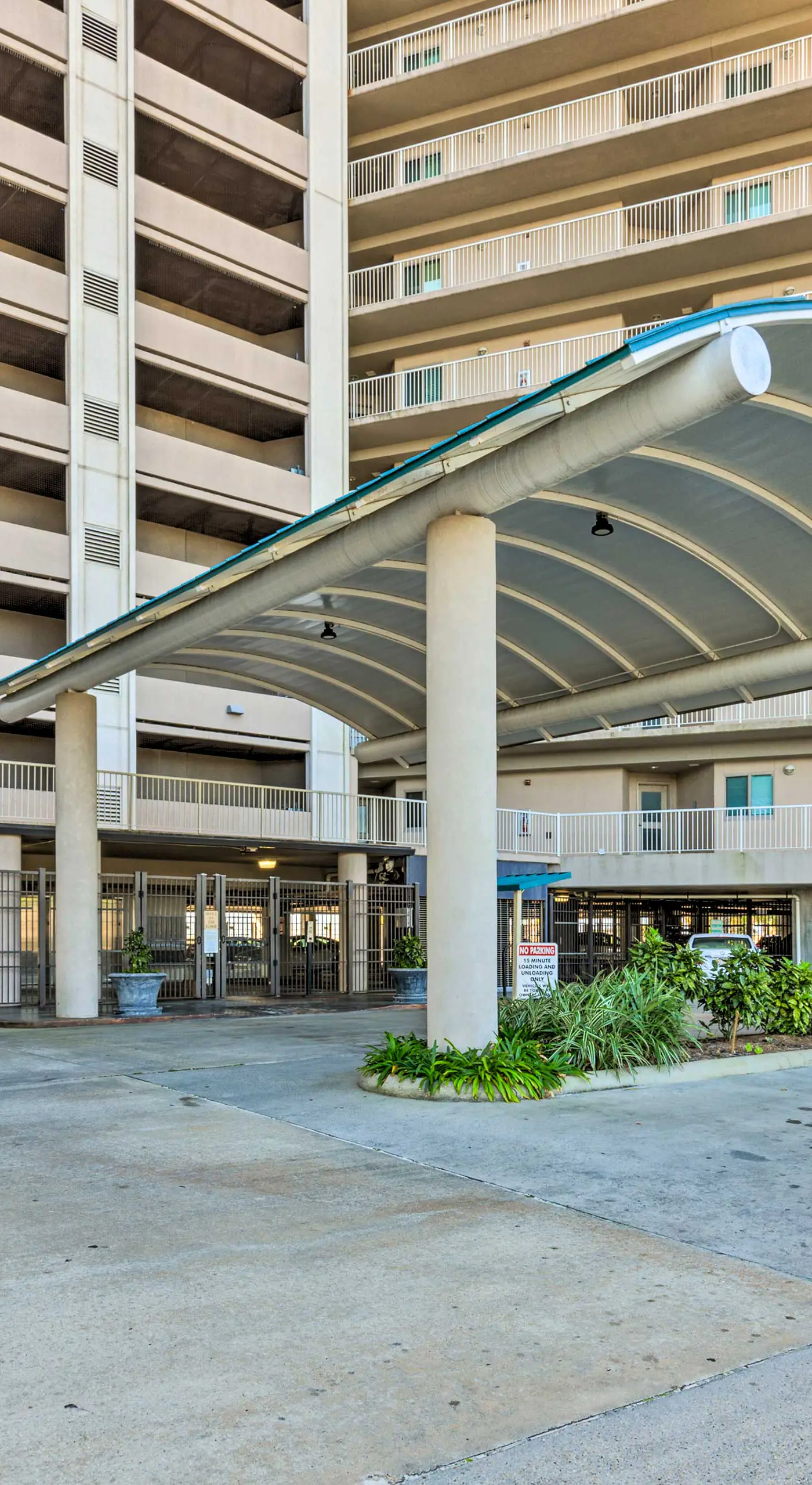 Sunny Beachfront Biloxi Condo w/ Resort Amenities!