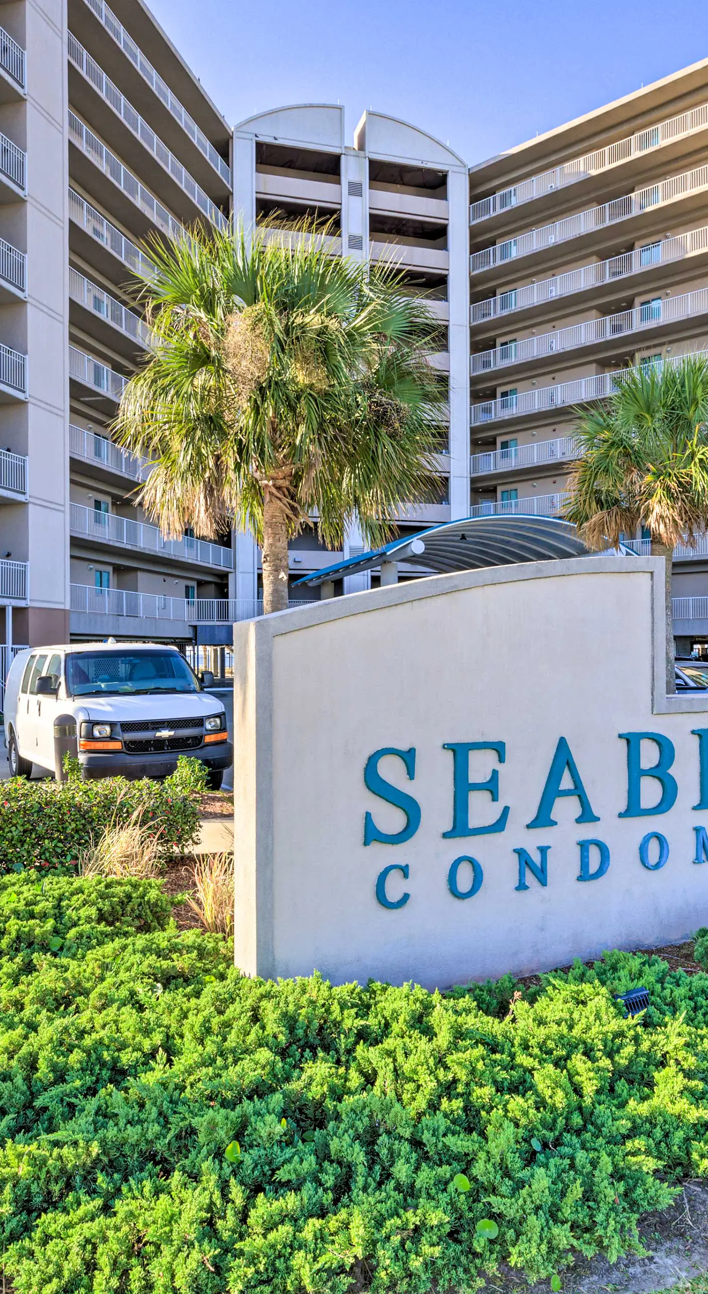 Sunny Beachfront Biloxi Condo w/ Resort Amenities!