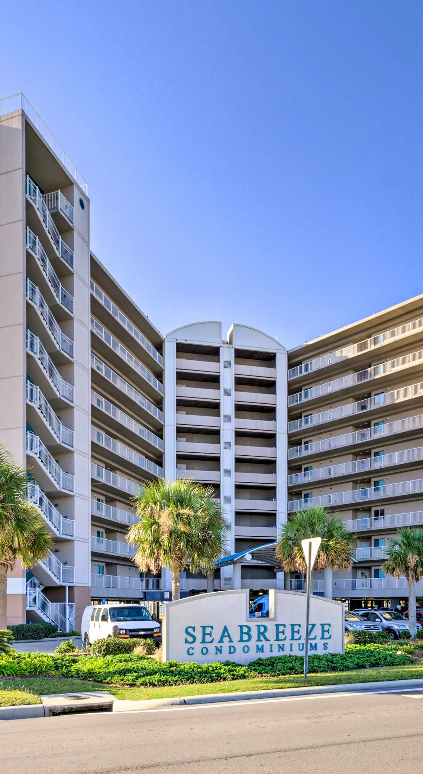 Sunny Beachfront Biloxi Condo w/ Resort Amenities!