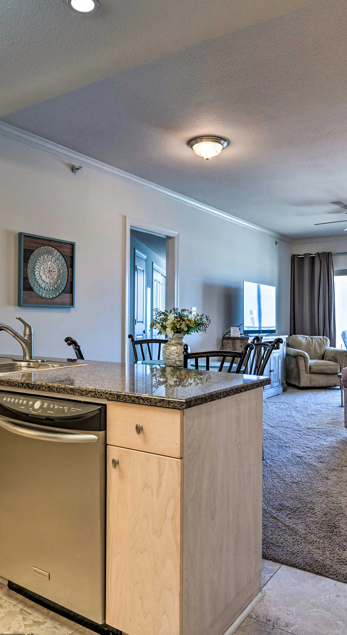 Sunny Beachfront Biloxi Condo w/ Resort Amenities!