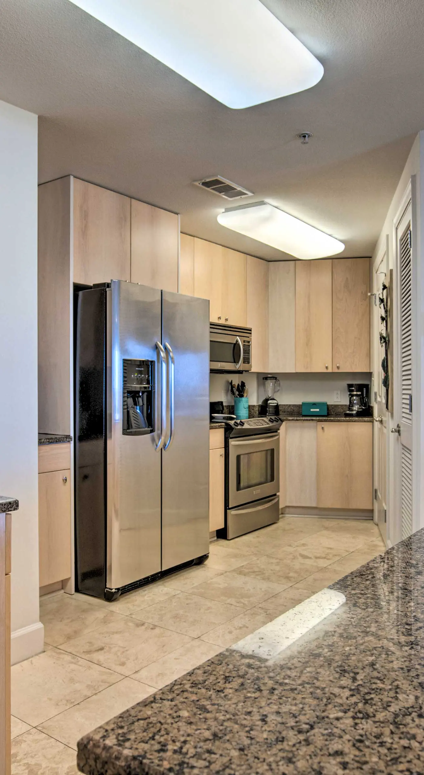 Sunny Beachfront Biloxi Condo w/ Resort Amenities!