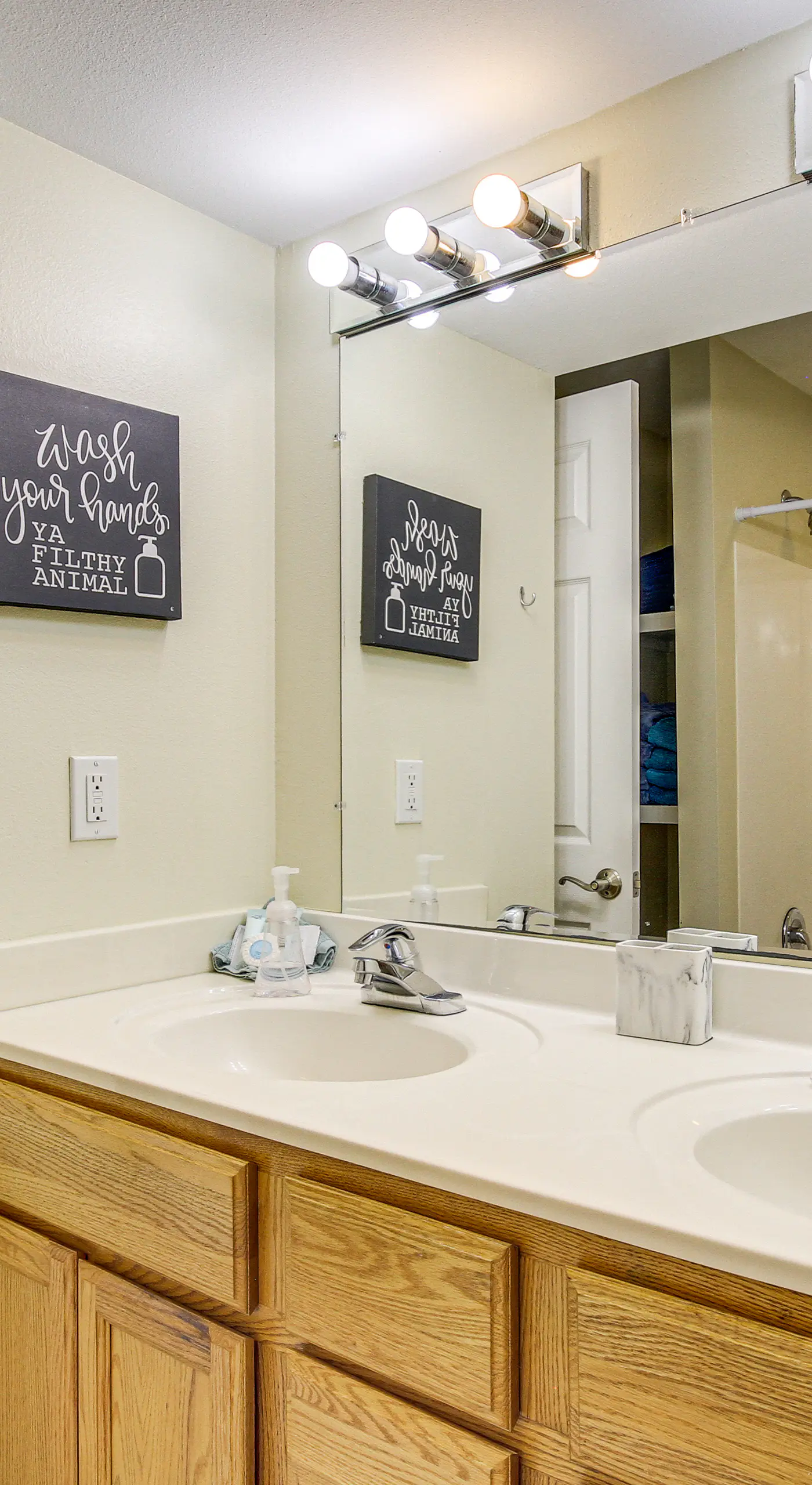 Airy Biloxi Condo w/ Patio: Walk to Beach!