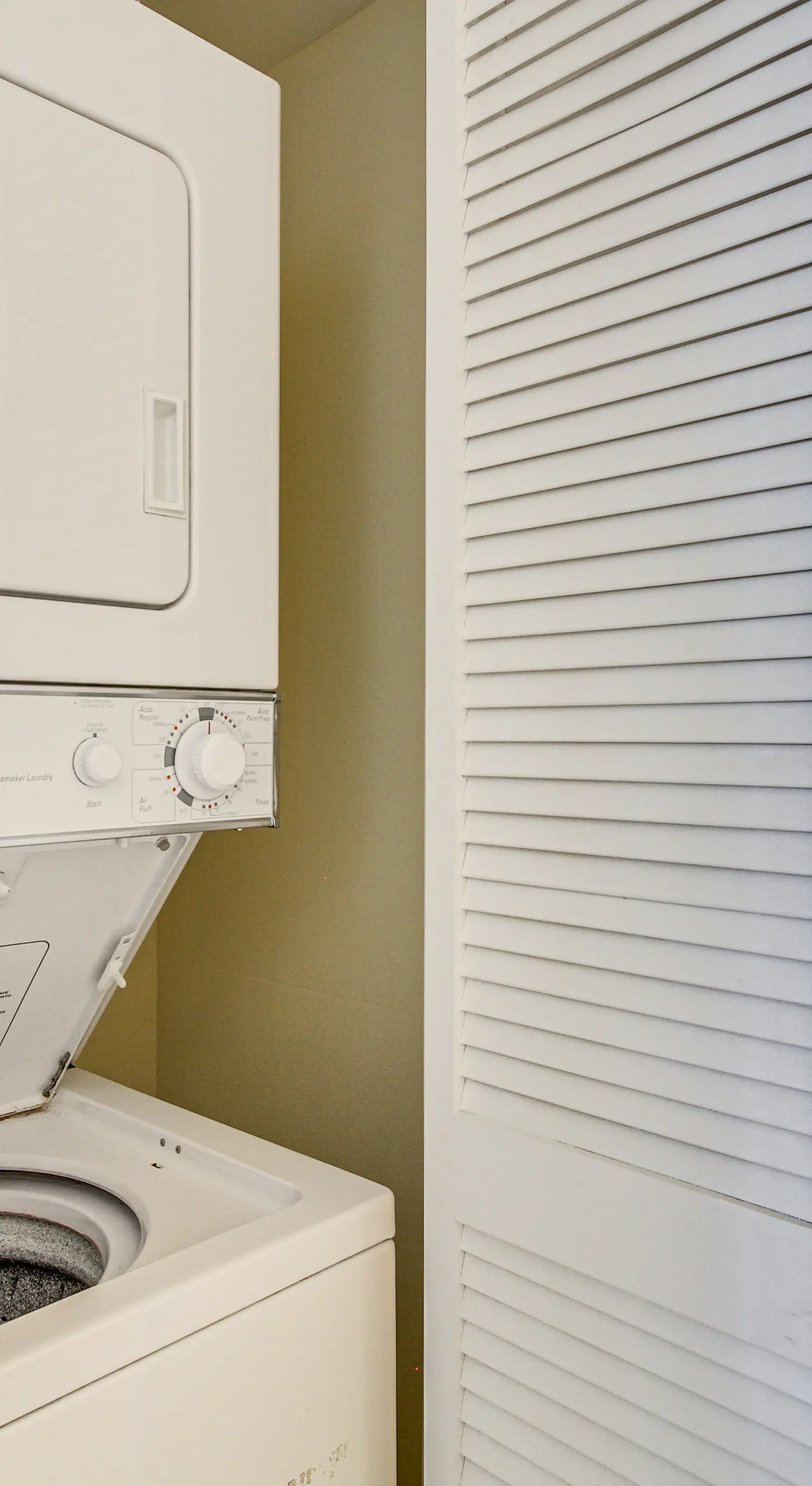 Airy Biloxi Condo w/ Patio: Walk to Beach!