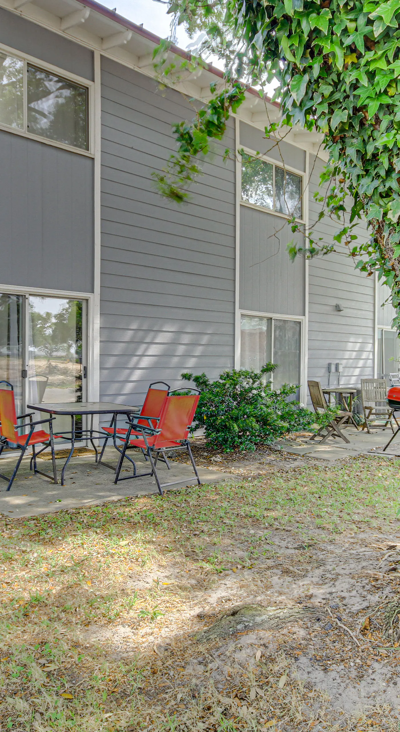 Airy Biloxi Condo w/ Patio: Walk to Beach!