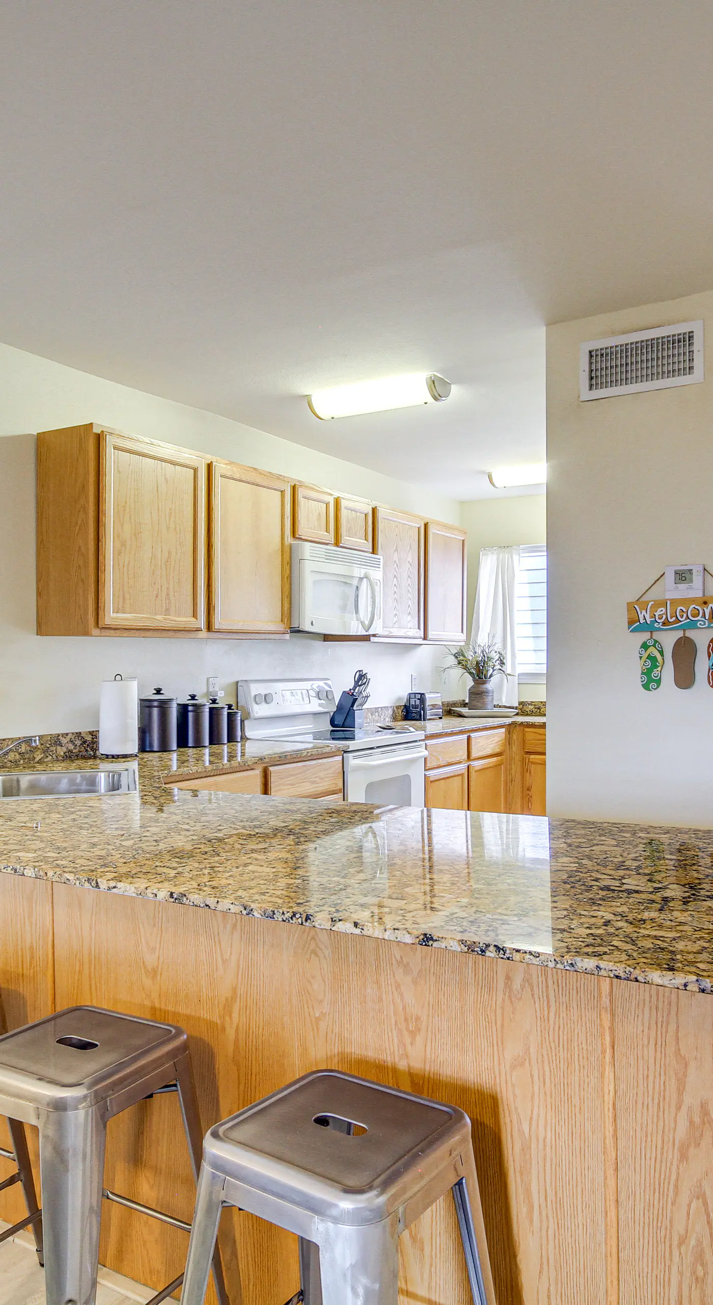 Airy Biloxi Condo w/ Patio: Walk to Beach!