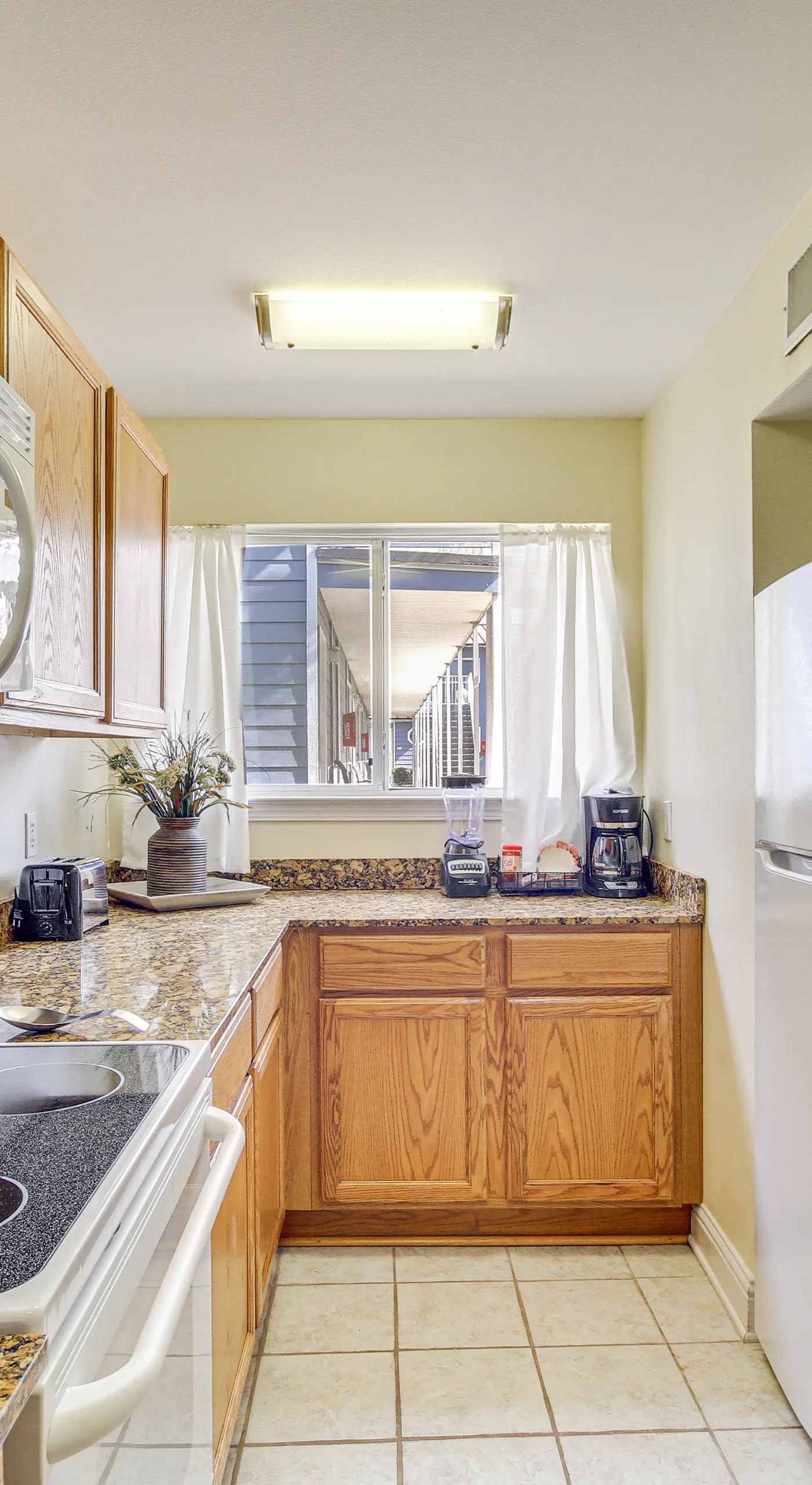 Airy Biloxi Condo w/ Patio: Walk to Beach!
