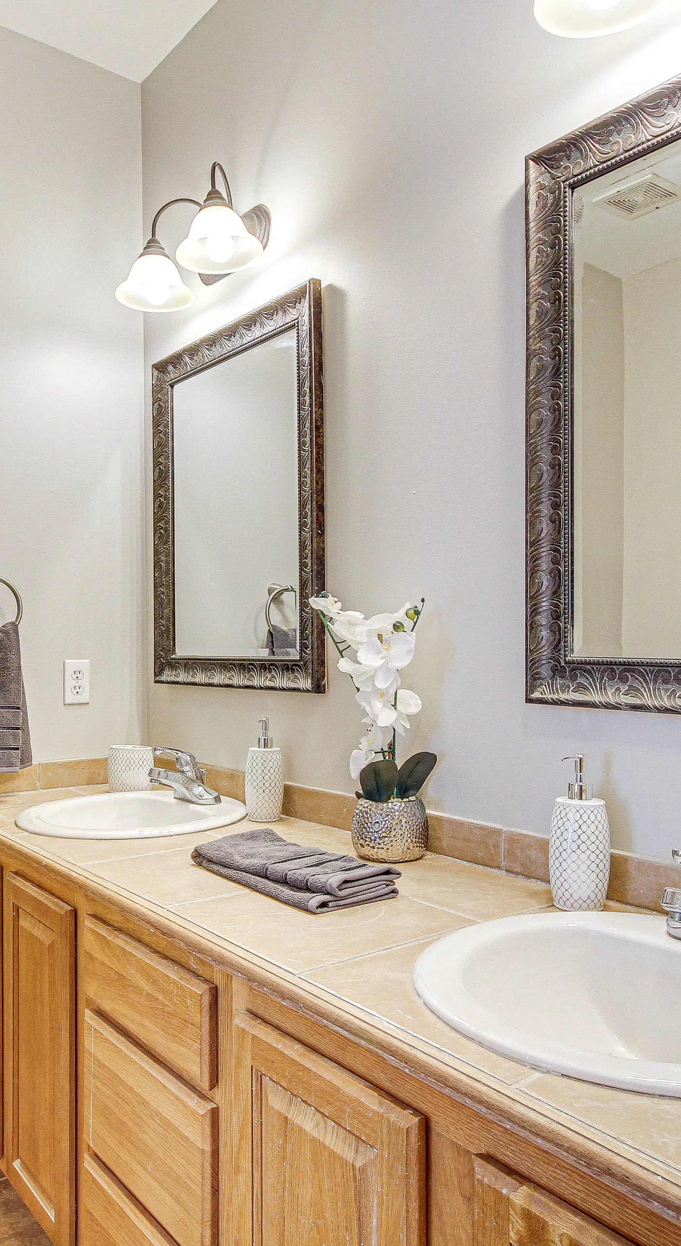 Bright Biloxi Condo: Walk to the Beach!