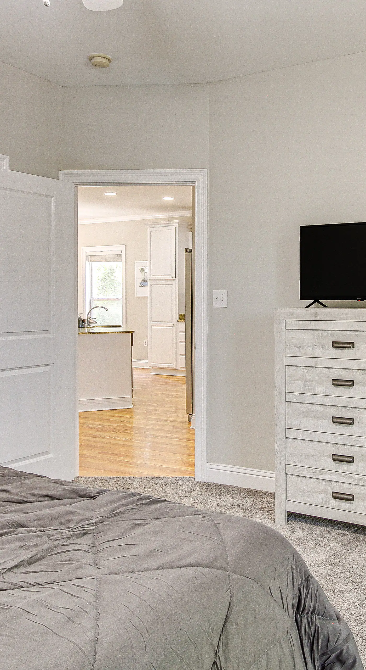 Bright Biloxi Condo: Walk to the Beach!