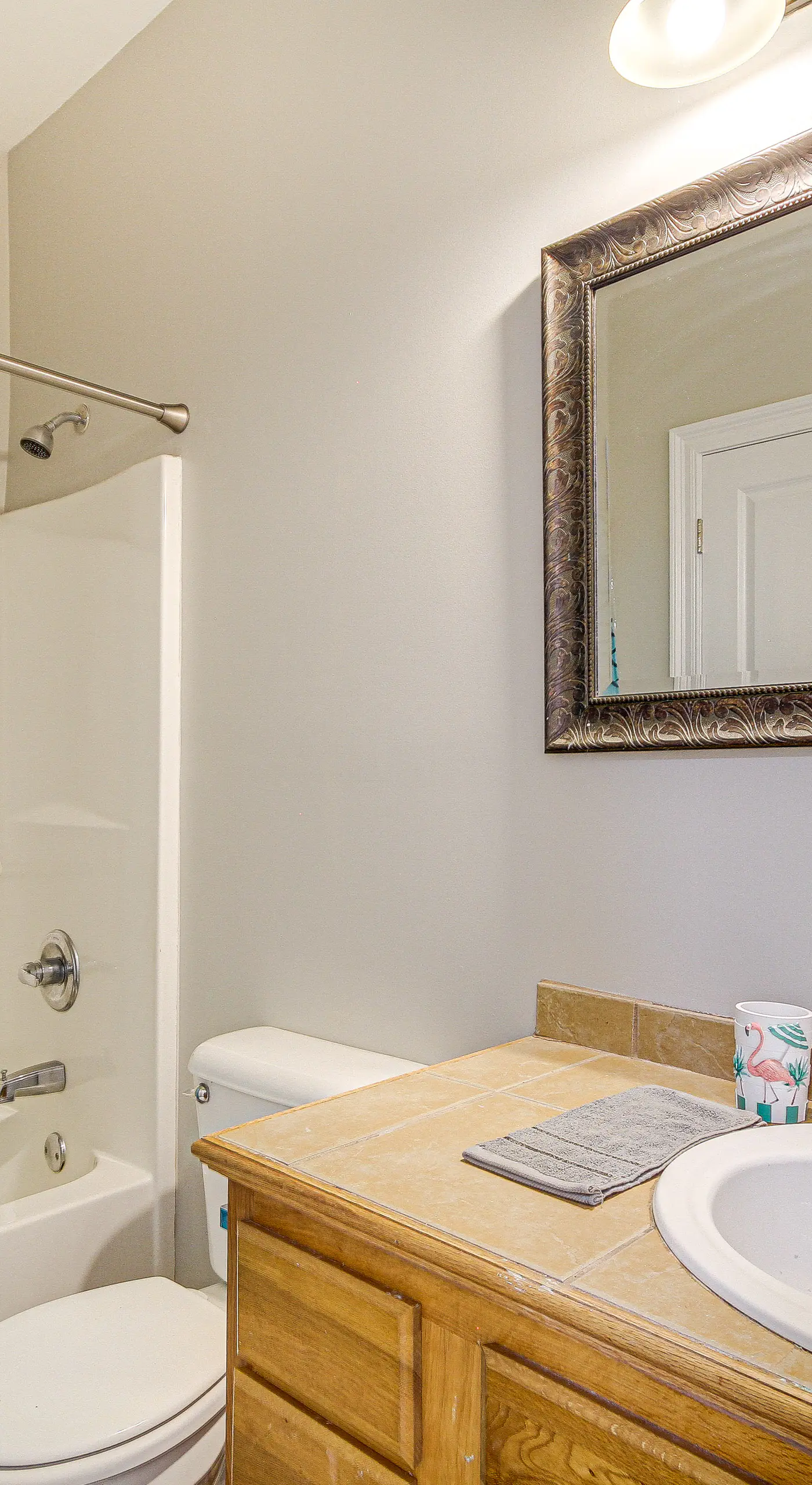 Bright Biloxi Condo: Walk to the Beach!