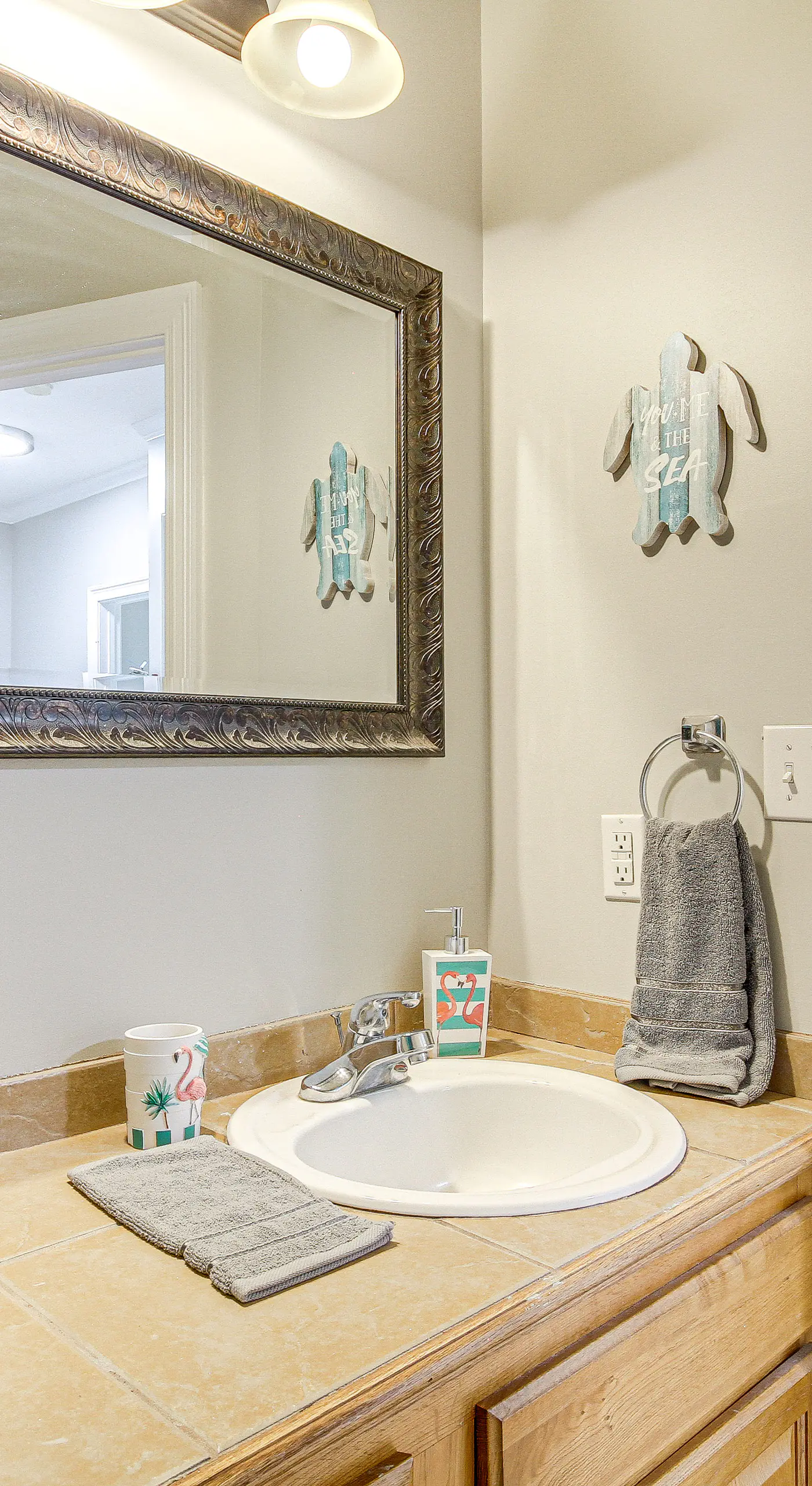 Bright Biloxi Condo: Walk to the Beach!