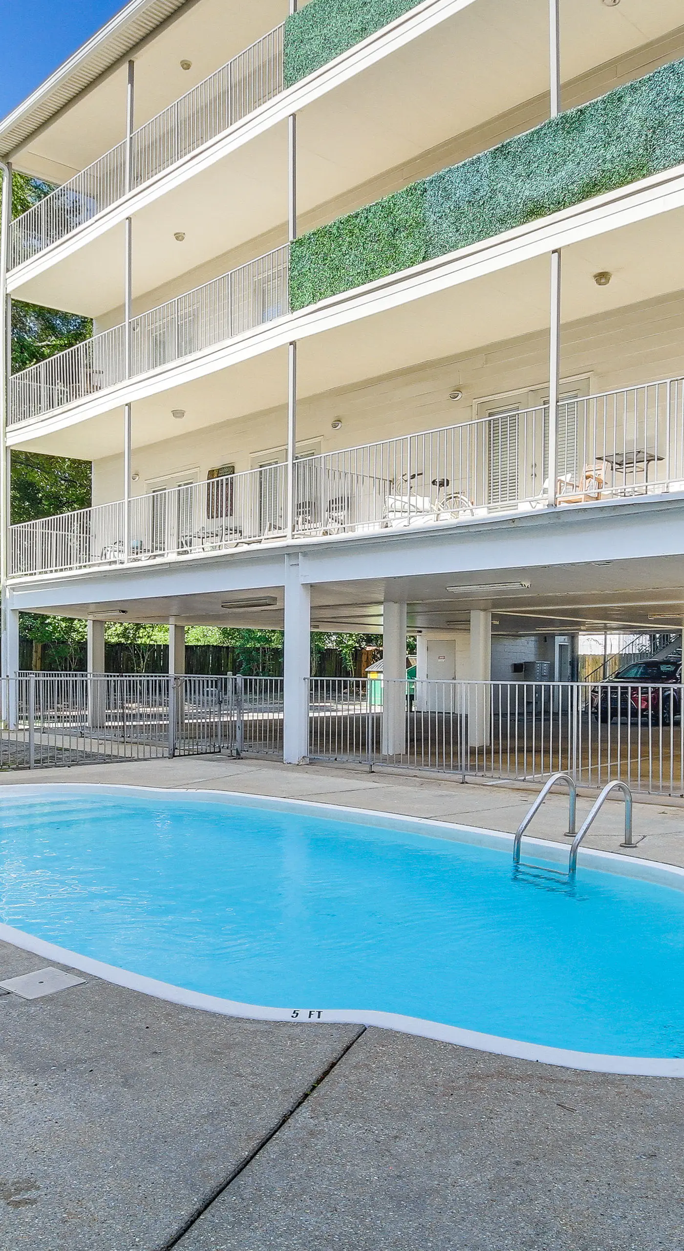 Bright Biloxi Condo: Walk to the Beach!