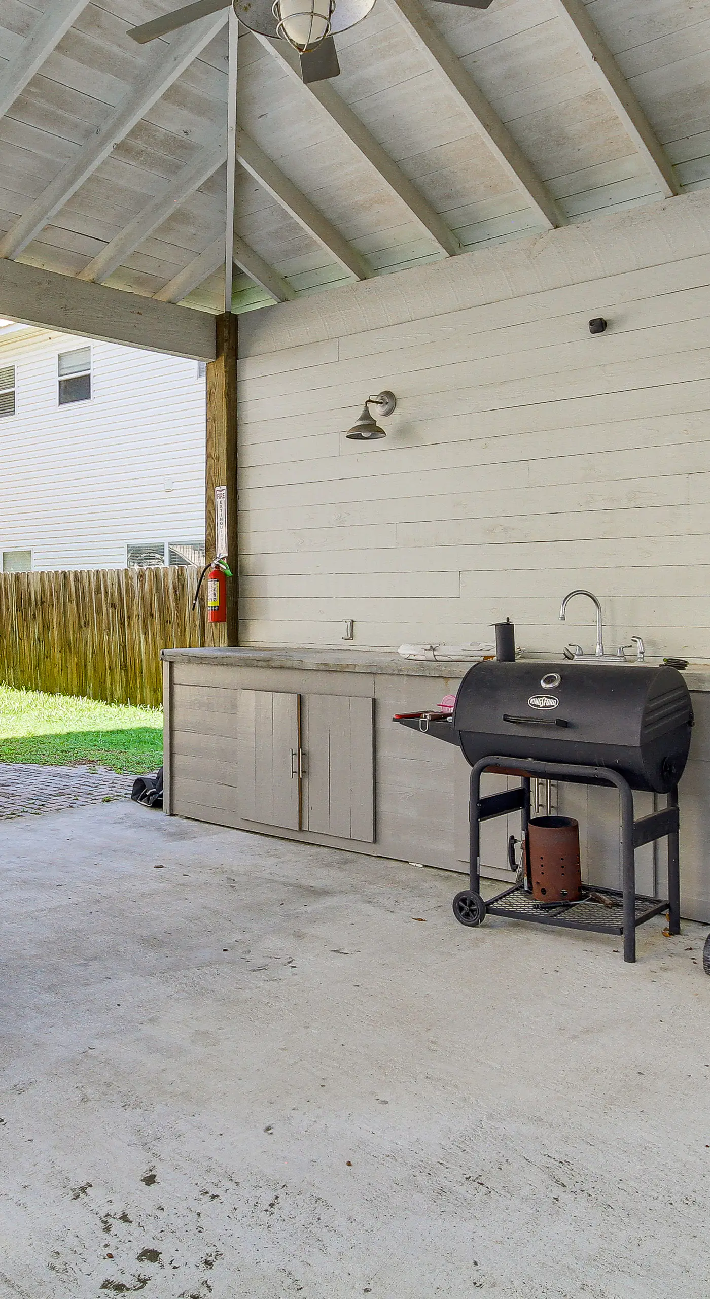 Bright Biloxi Condo: Walk to the Beach!