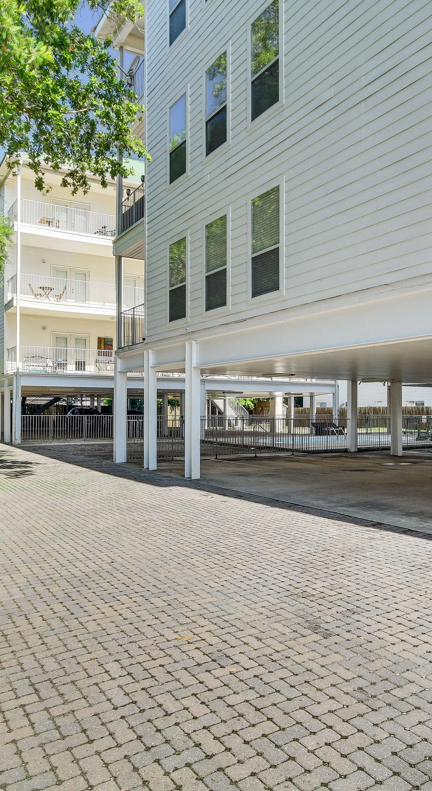 Bright Biloxi Condo: Walk to the Beach!