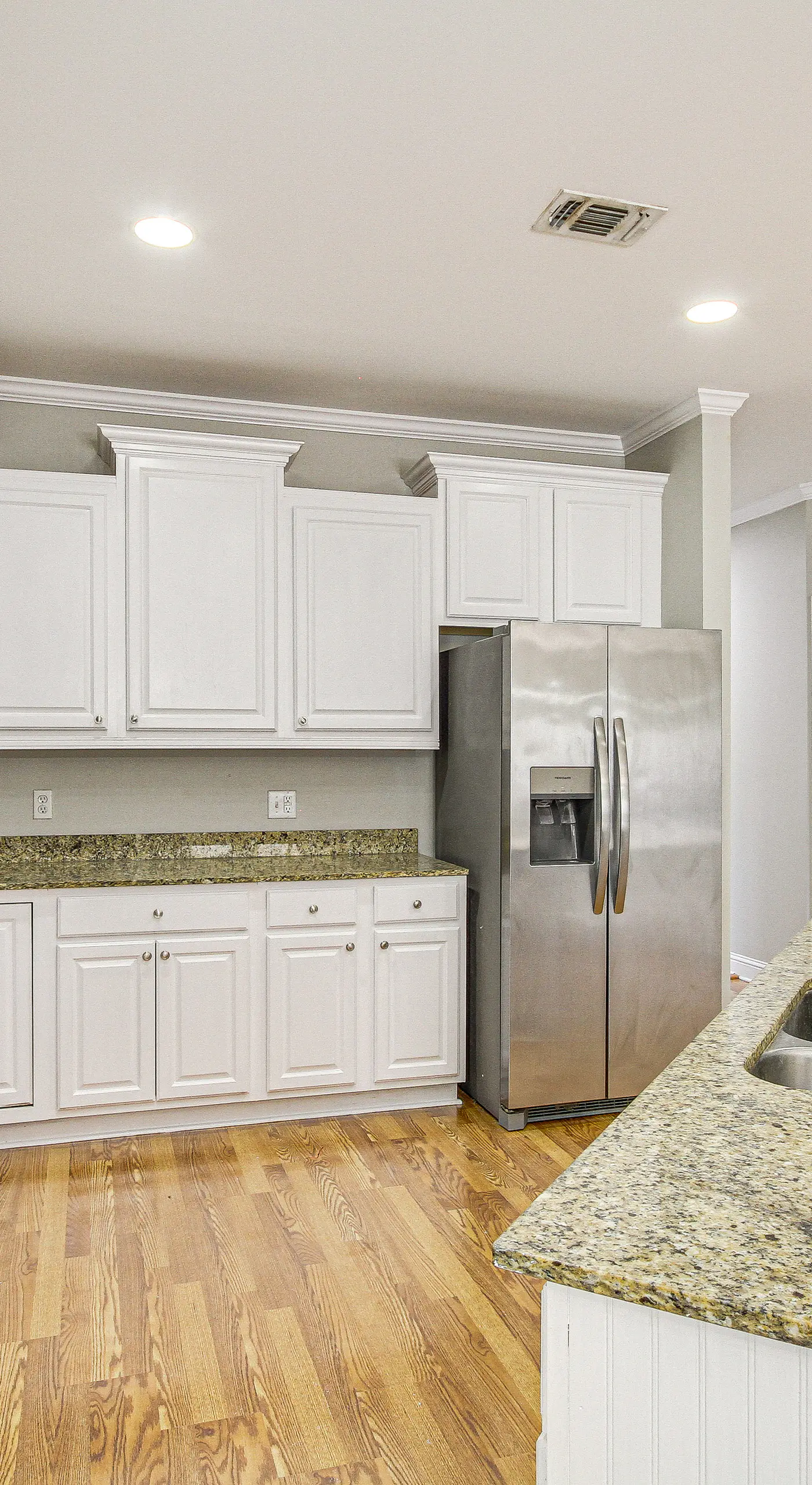 Bright Biloxi Condo: Walk to the Beach!