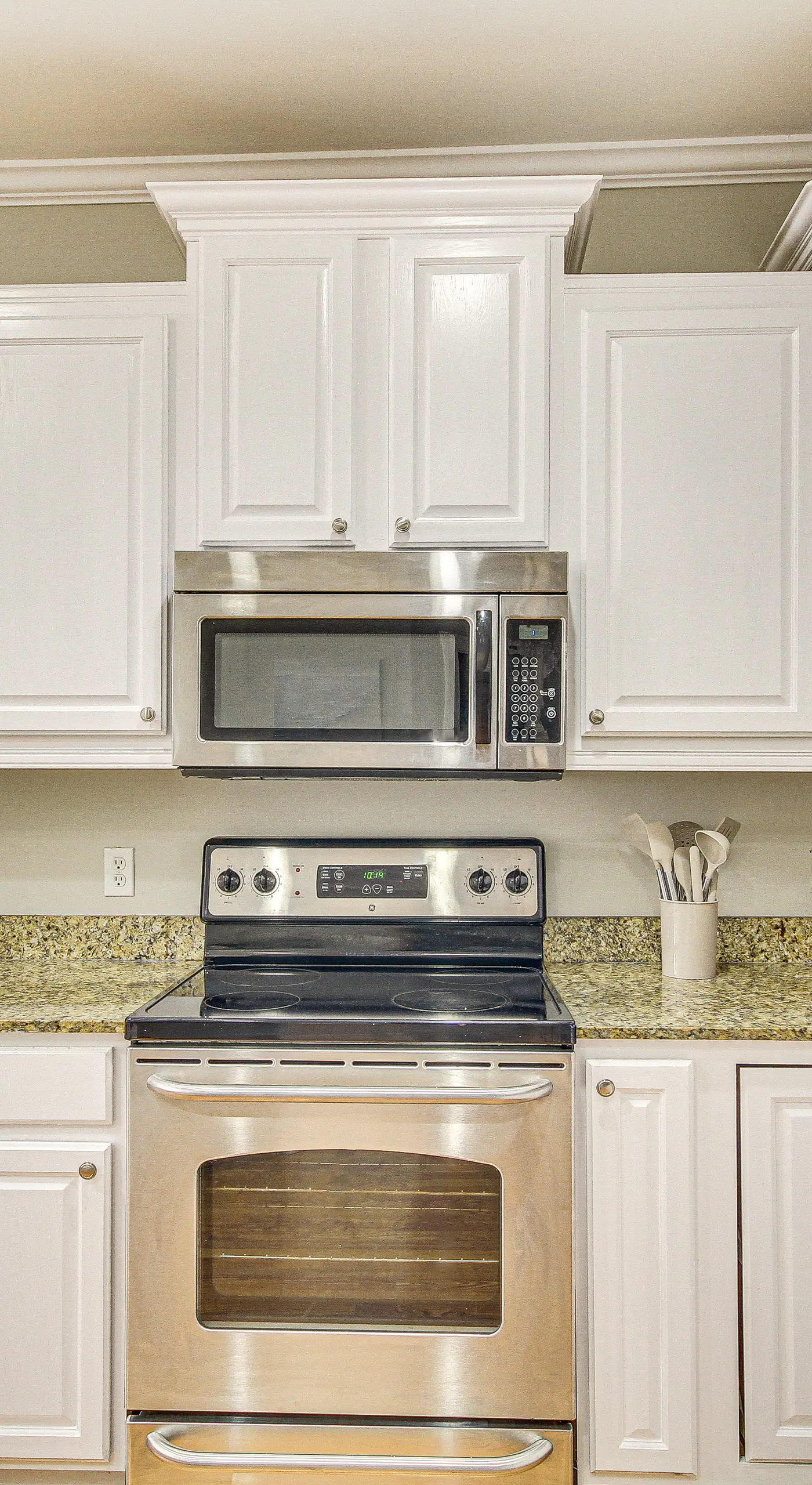 Bright Biloxi Condo: Walk to the Beach!