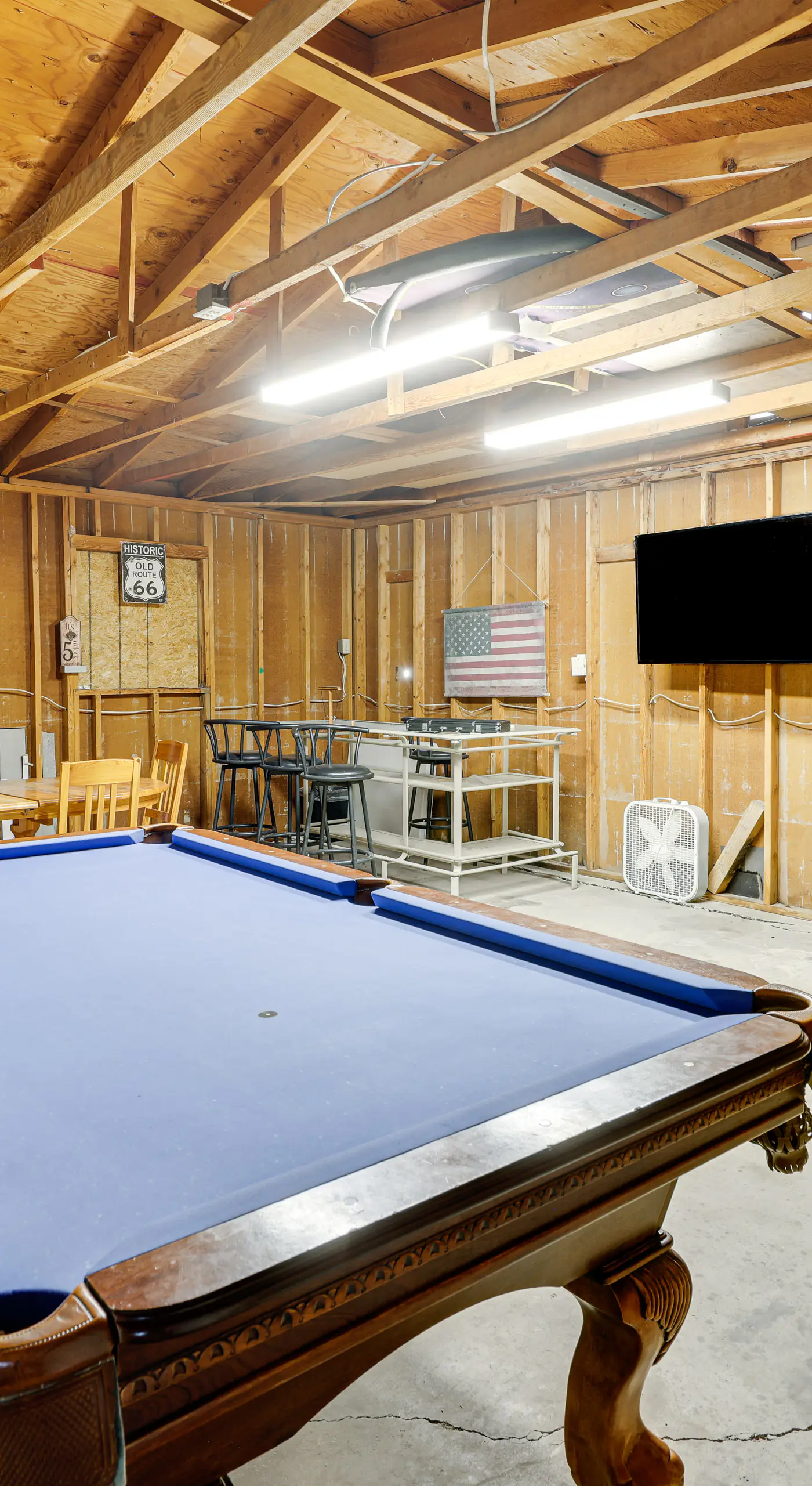 Updated Escape w/ Game Room 1 Block to River!