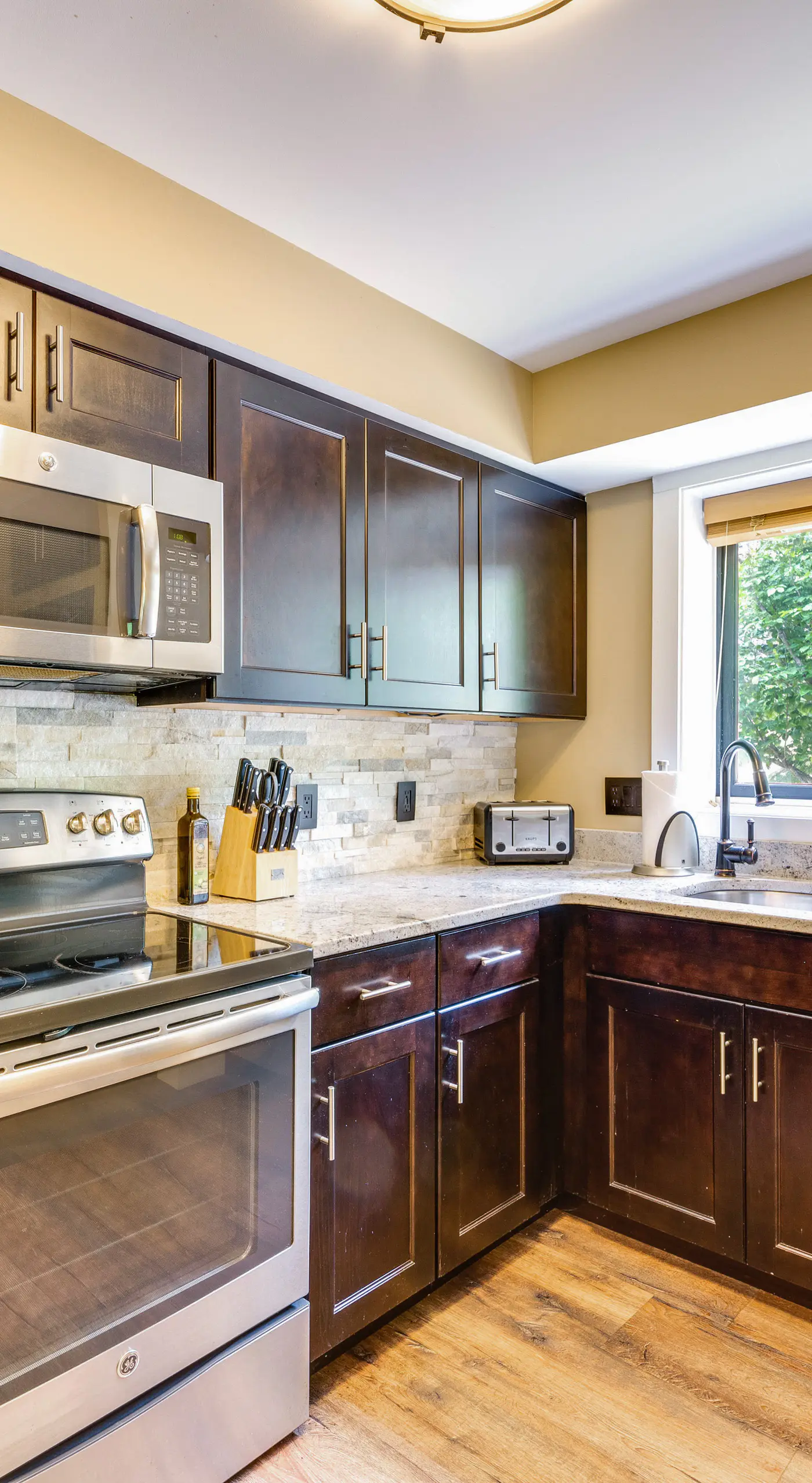 Lincoln Townhome w/ Community Pool & Club Access!