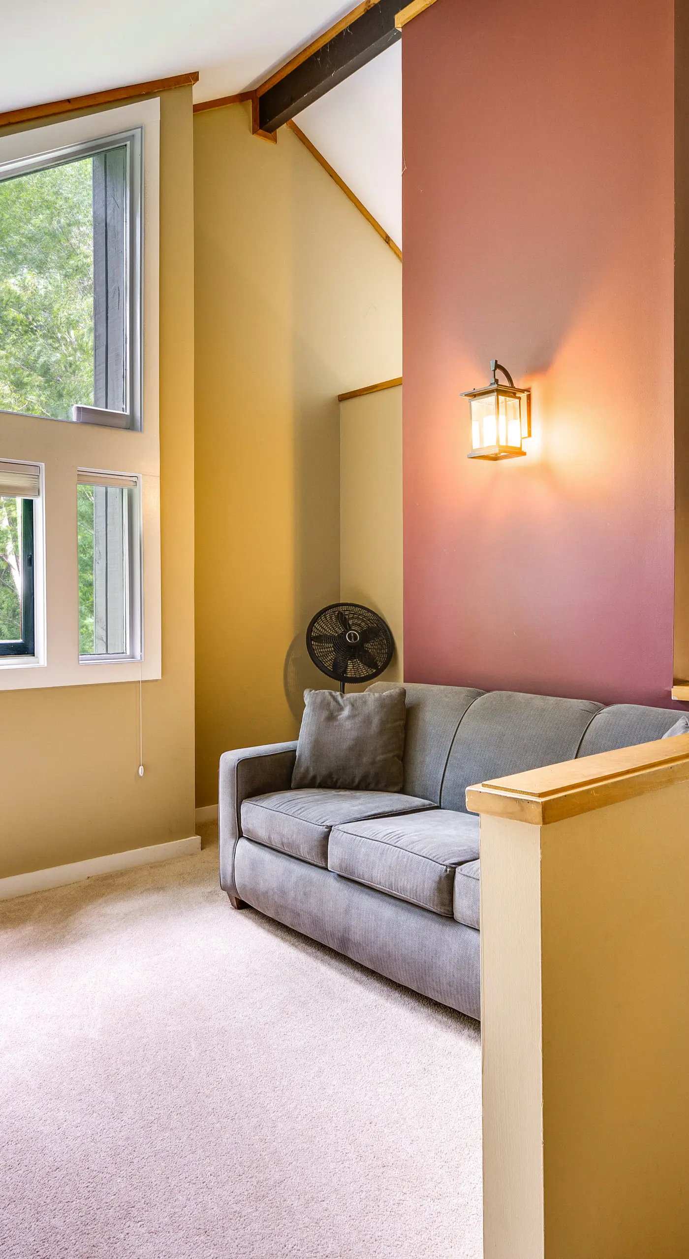 Lincoln Townhome w/ Community Pool & Club Access!