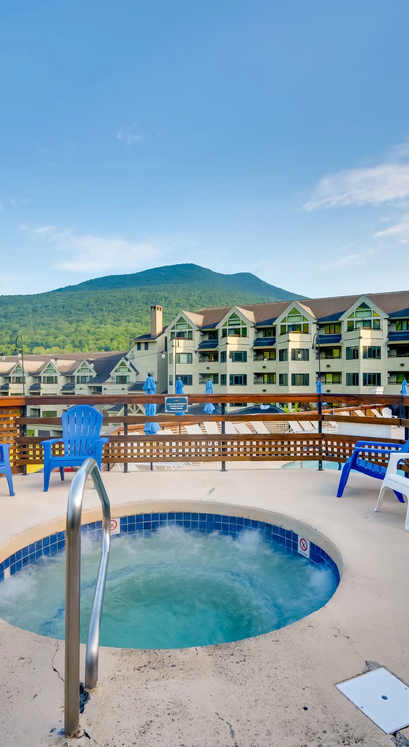 Lincoln Townhome w/ Community Pool & Club Access!