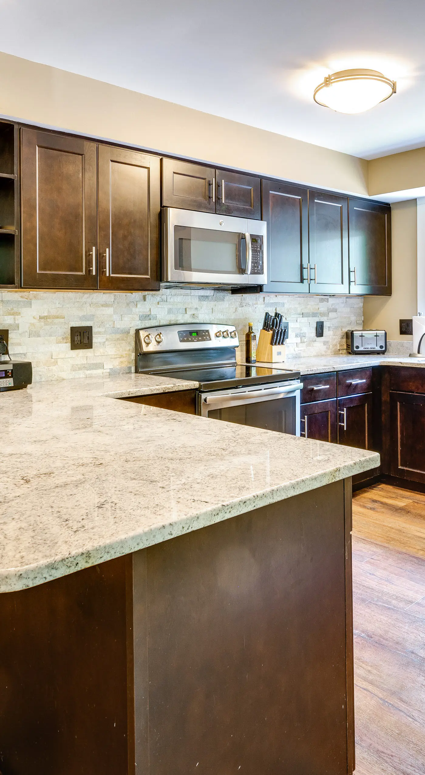 Lincoln Townhome w/ Community Pool & Club Access!