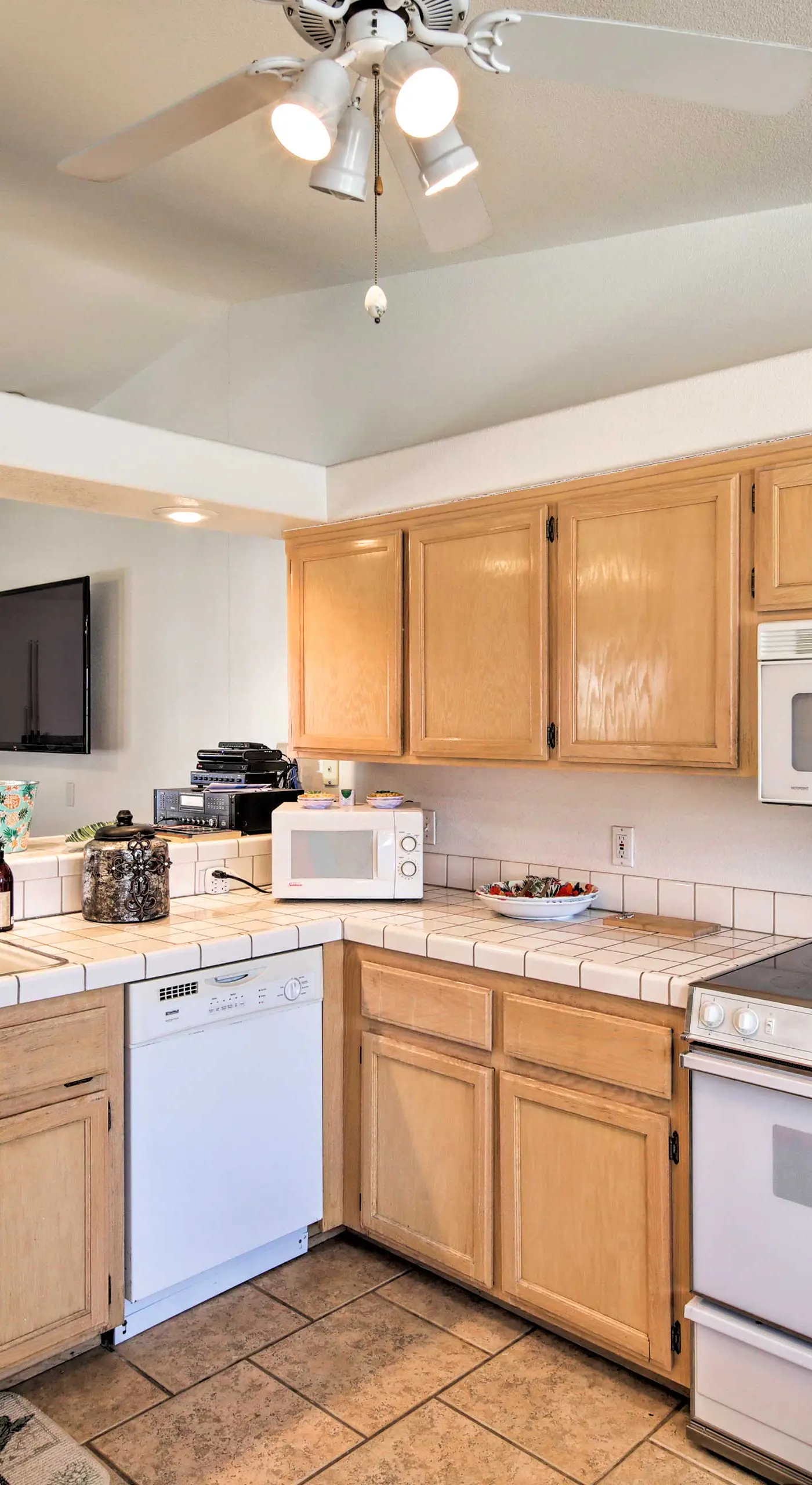 Patio, Rooftop Deck & Mtn Views: Lake Havasu Home!