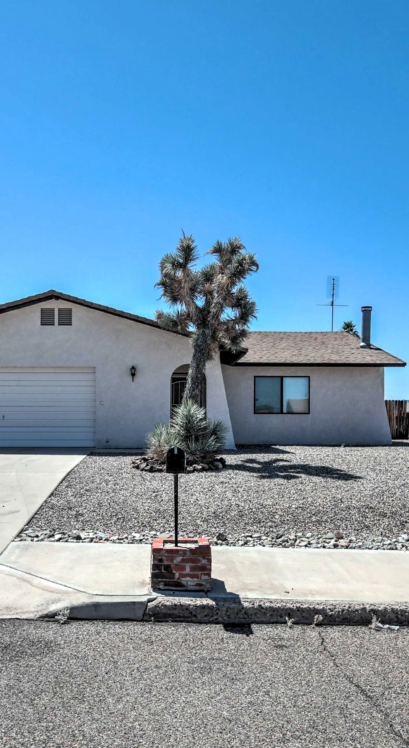 Lake Havasu Home w/ Pool - 2 Miles to Waterfront!