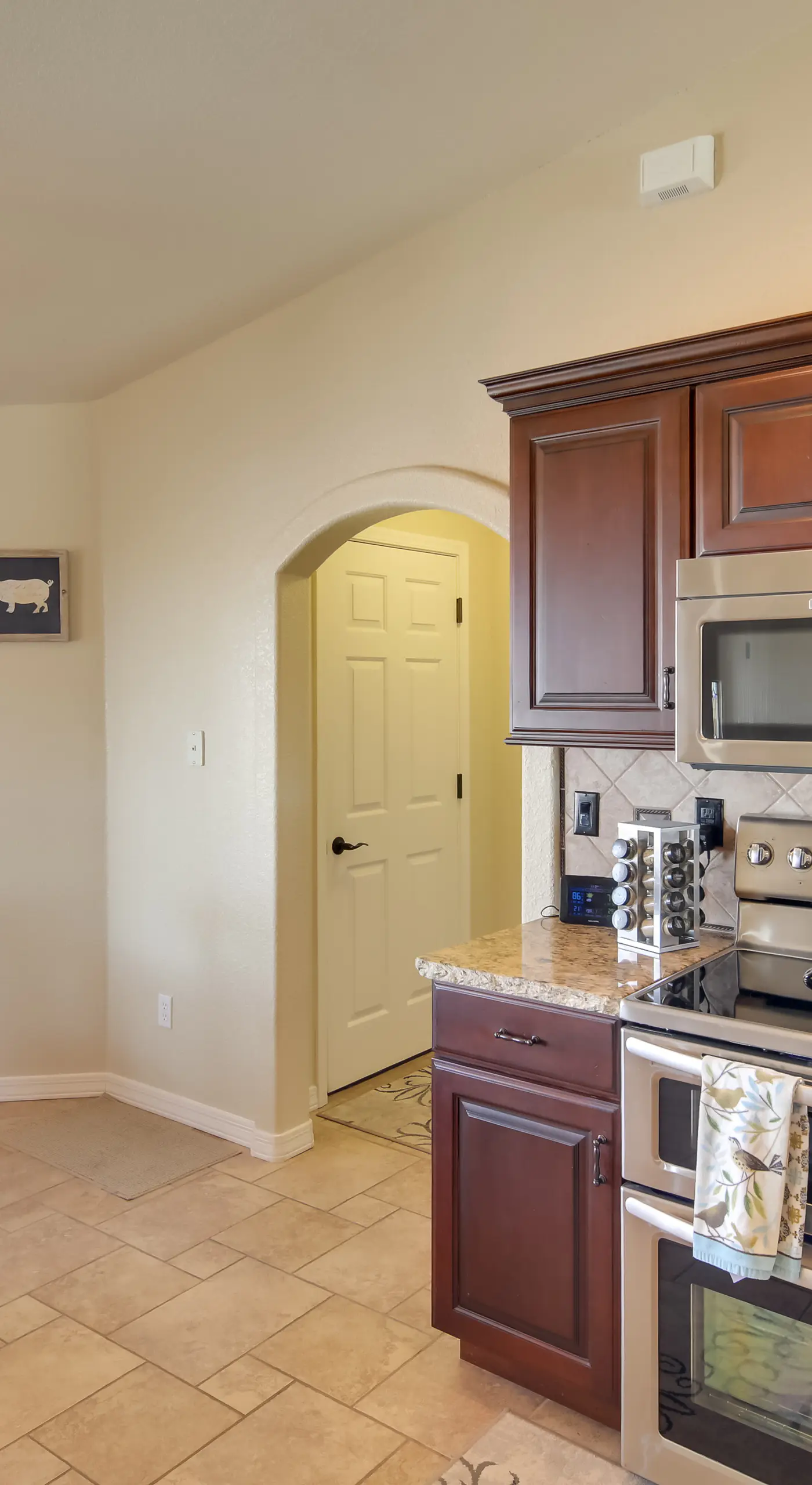 Pool, Hot Tub & Mtn Views: Lake Havasu City Home!